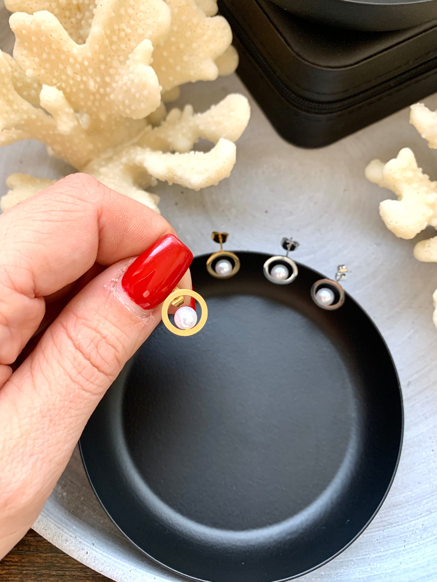 Perlen Creolen Ohrringe Edelstahl Silber Gold minimalistisch wasserfest | NataschaWoge®