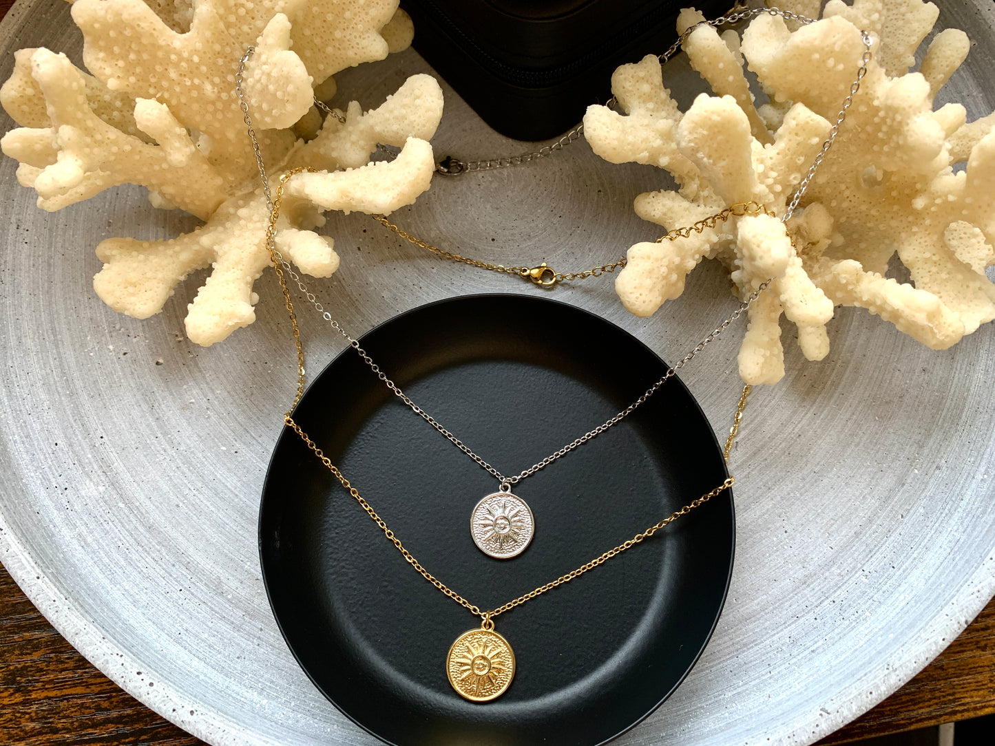 Sonnen Halskette – minimalistische Münzenkette aus Edelstahl in Gold oder Silber – Natascha Woge®