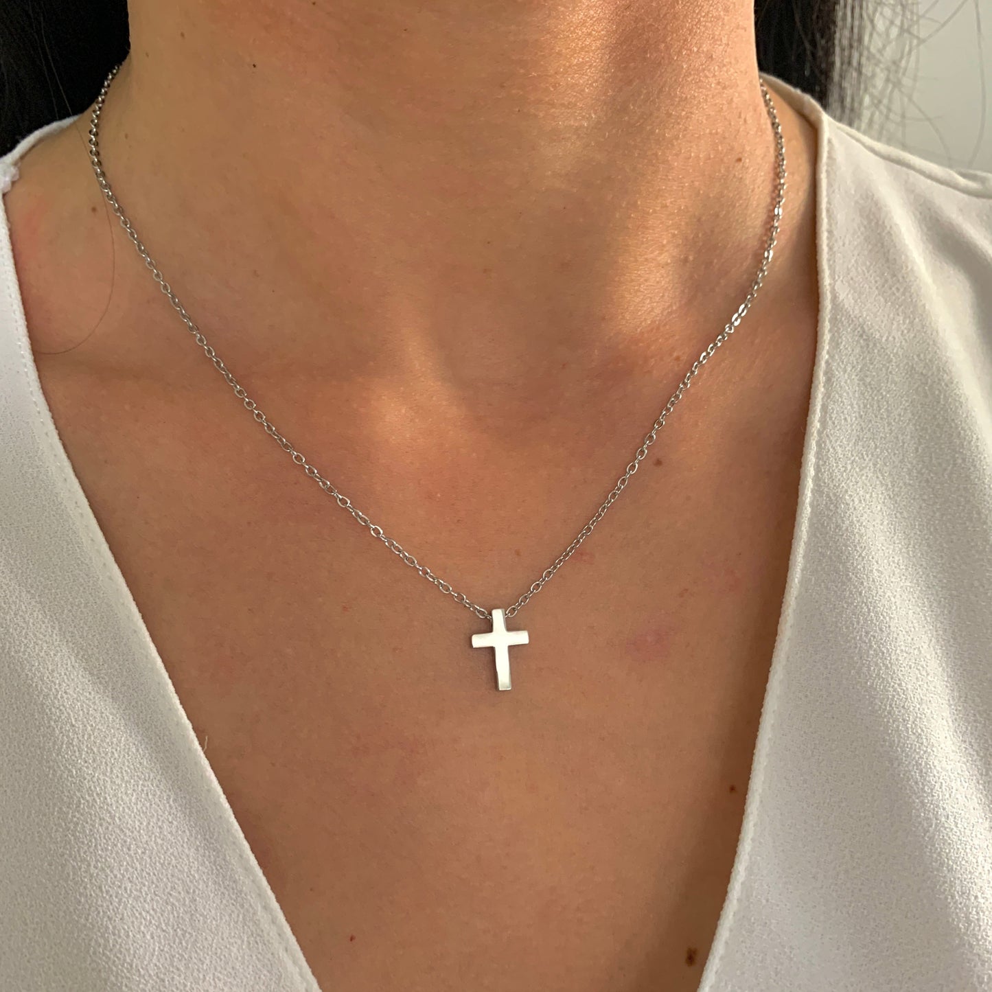 Mini Kreuz Halskette – dezenter Edelstahlschmuck in Gold oder Silber – Natascha Woge®