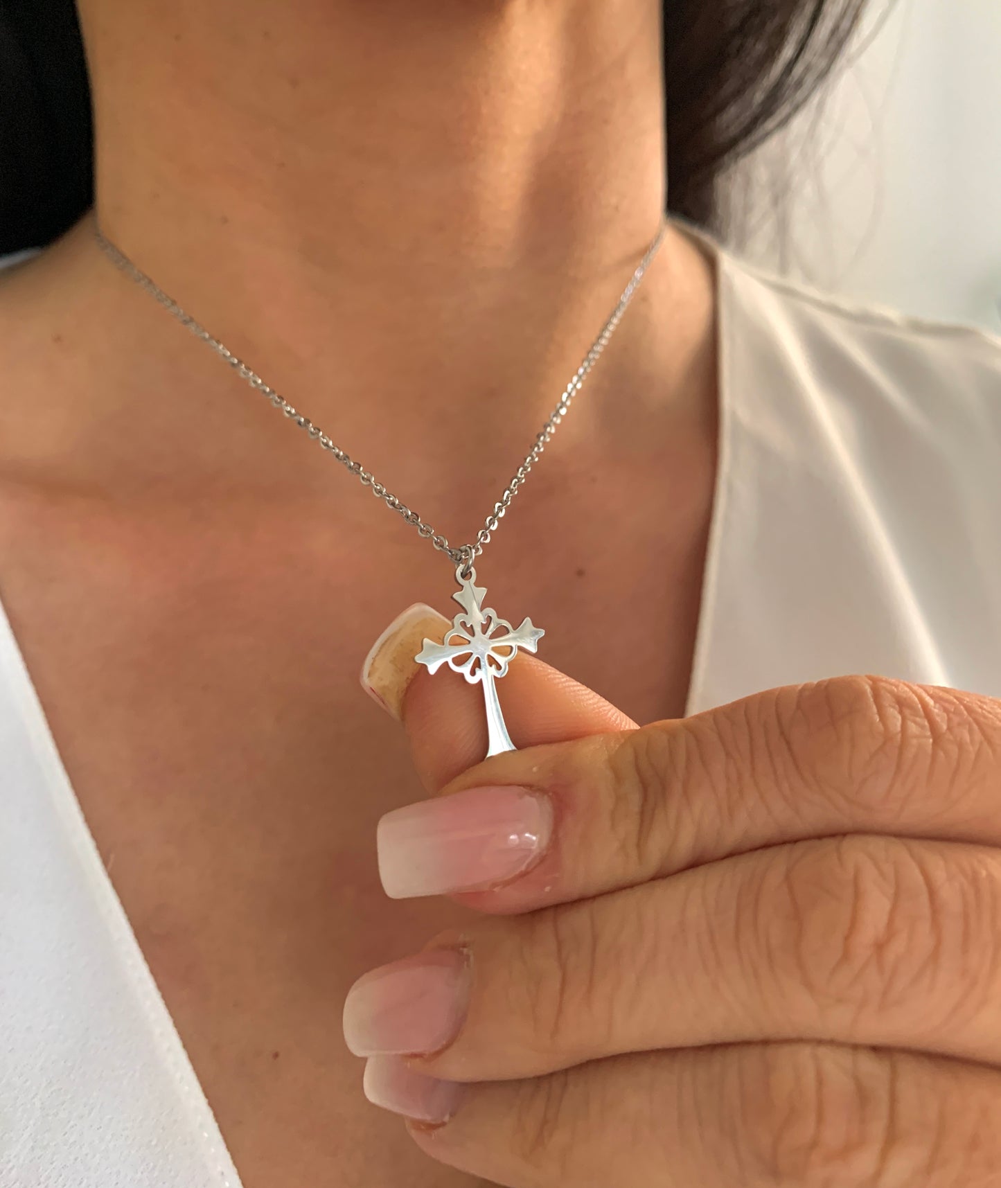 Kreuz Halskette – dezenter Edelstahlschmuck in Gold oder Silber – Natascha Woge®