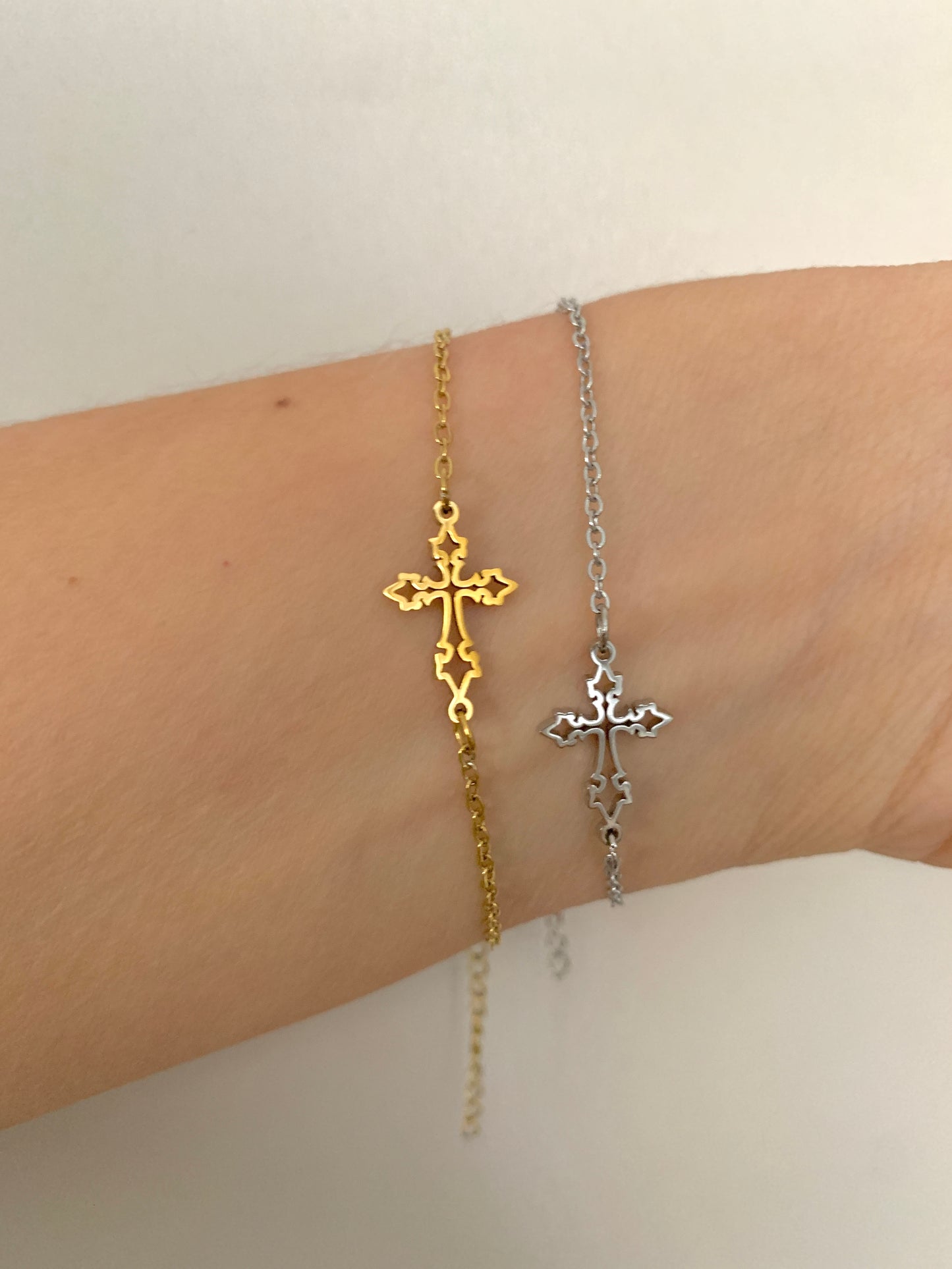 Kreuz Armband – Minimalistischer Edelstahlschmuck in Gold oder Silber – Natascha Woge®