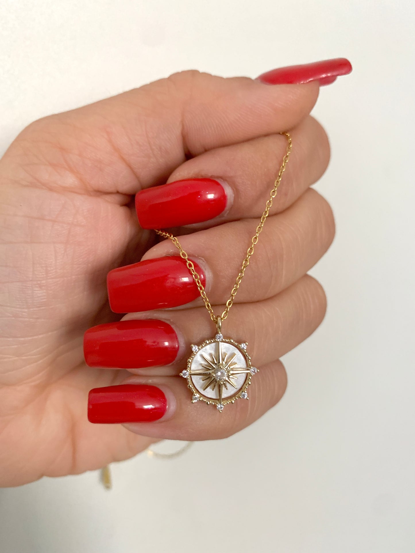 Stern Halskette mit Perlmutt-Optik – minimalistischer Edelstahlschmuck in Gold – Natascha Woge®