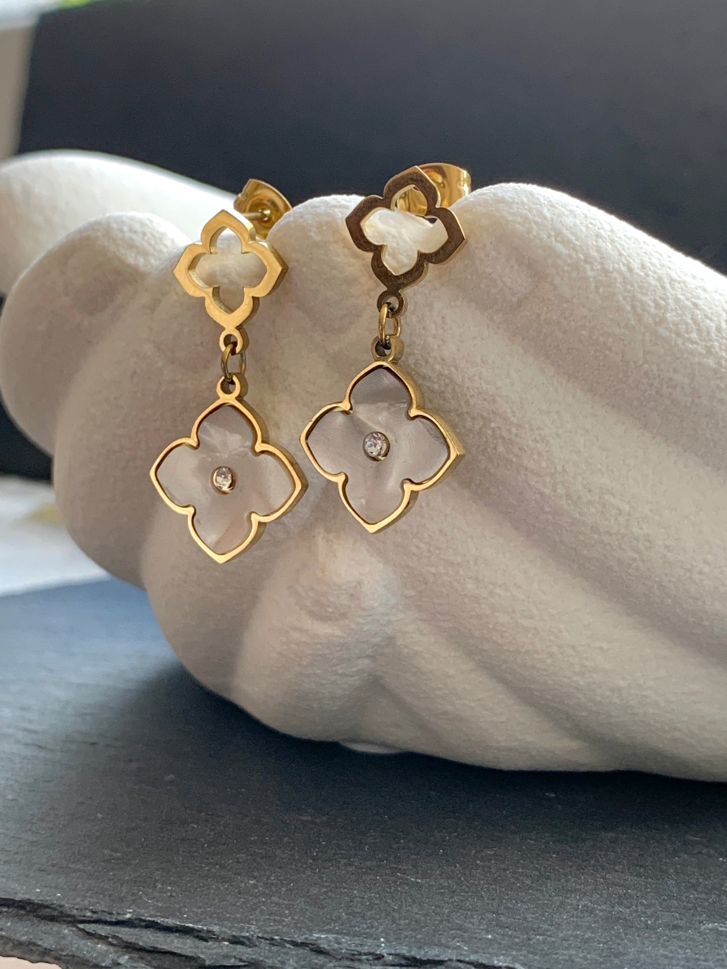 Kleeblatt Ohrringe Gold Schwarz Perlmutt Edelstahl Hängend Elegant Schmuck für Sie – NataschaWoge®