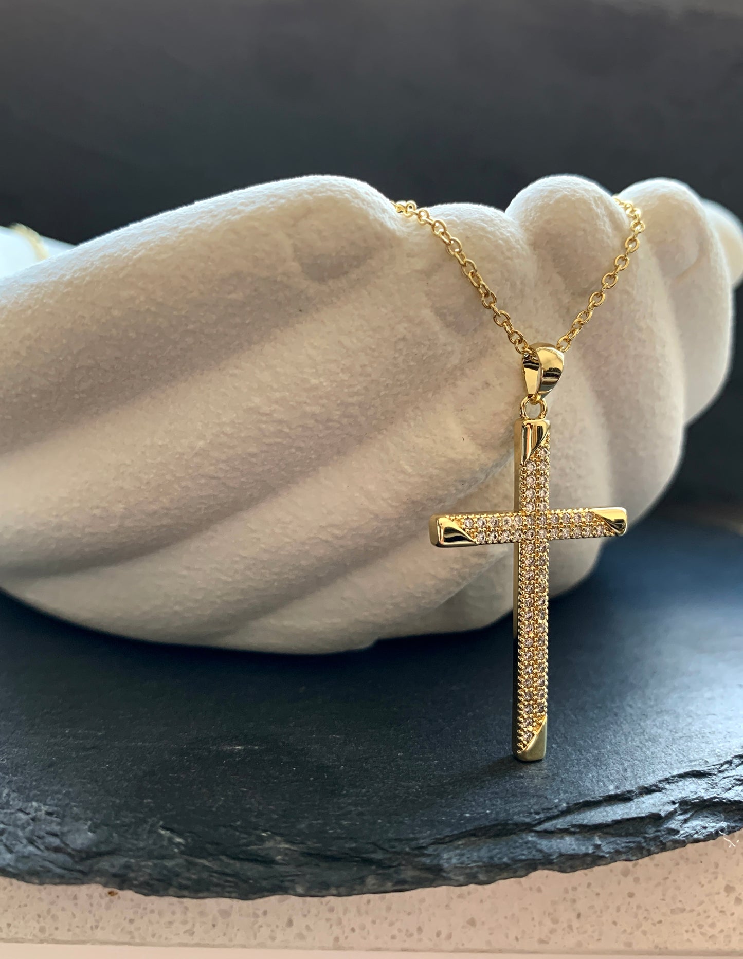 Kreuz Halskette mit Zirkonia – 14K goldplattierter Schmuck – Natascha Woge®