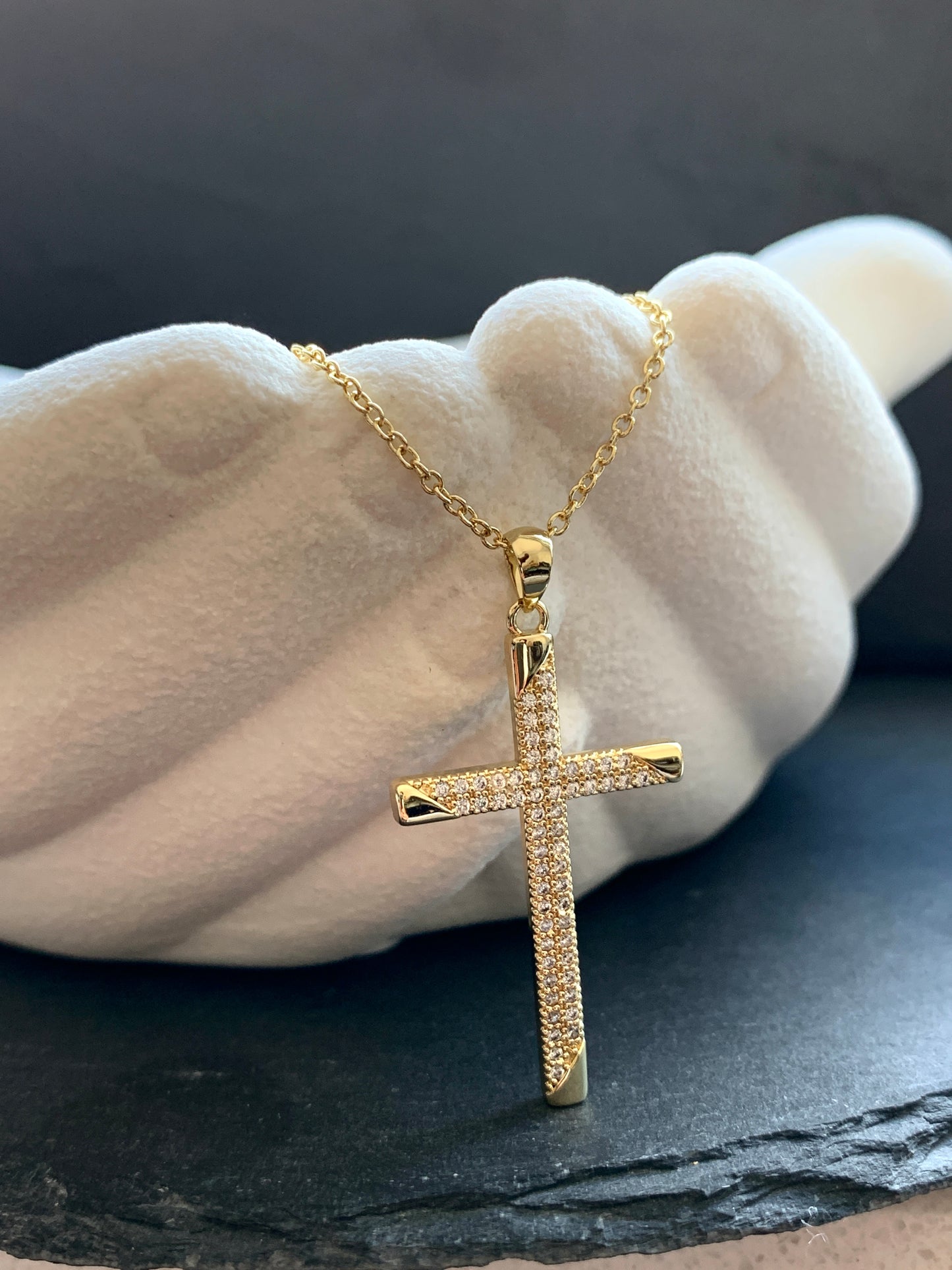 Kreuz Halskette mit Zirkonia – 14K goldplattierter Schmuck – Natascha Woge®