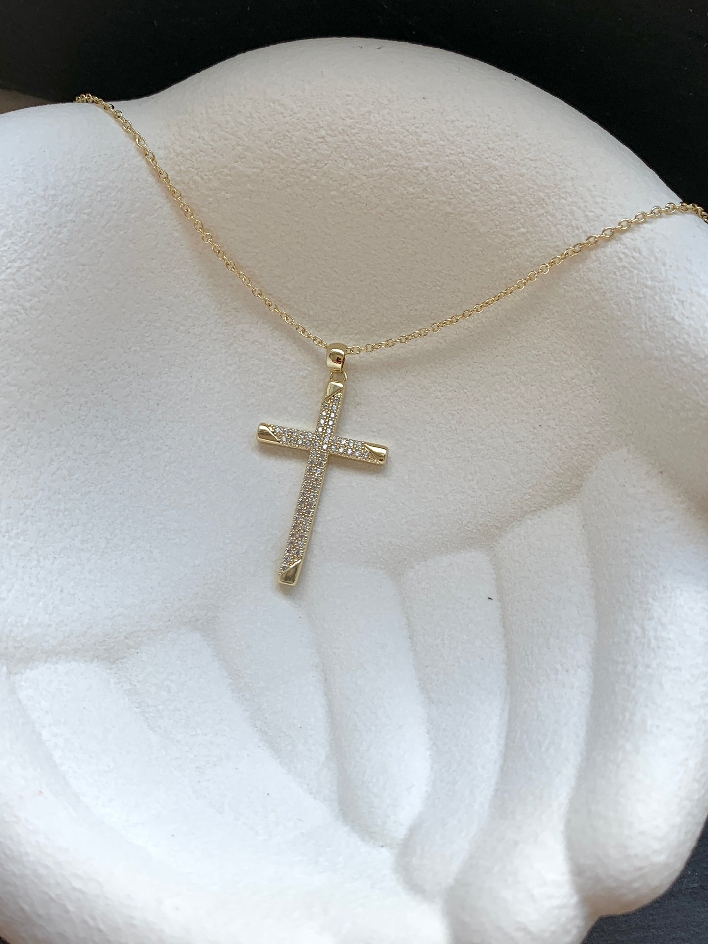 Kreuz Halskette mit Zirkonia – 14K goldplattierter Schmuck – Natascha Woge®