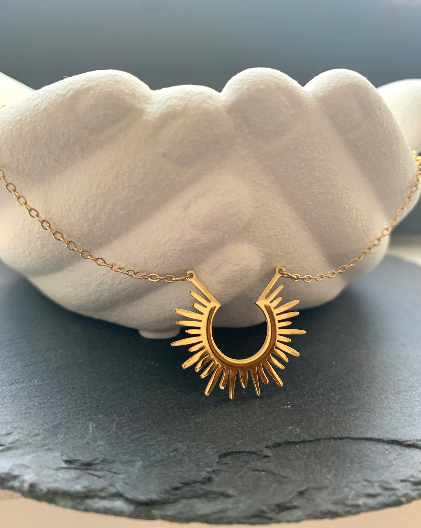 Sonnen Schmuckset – minimalistische Halskette & Ohrringe aus Edelstahl in Gold – Natascha Woge®