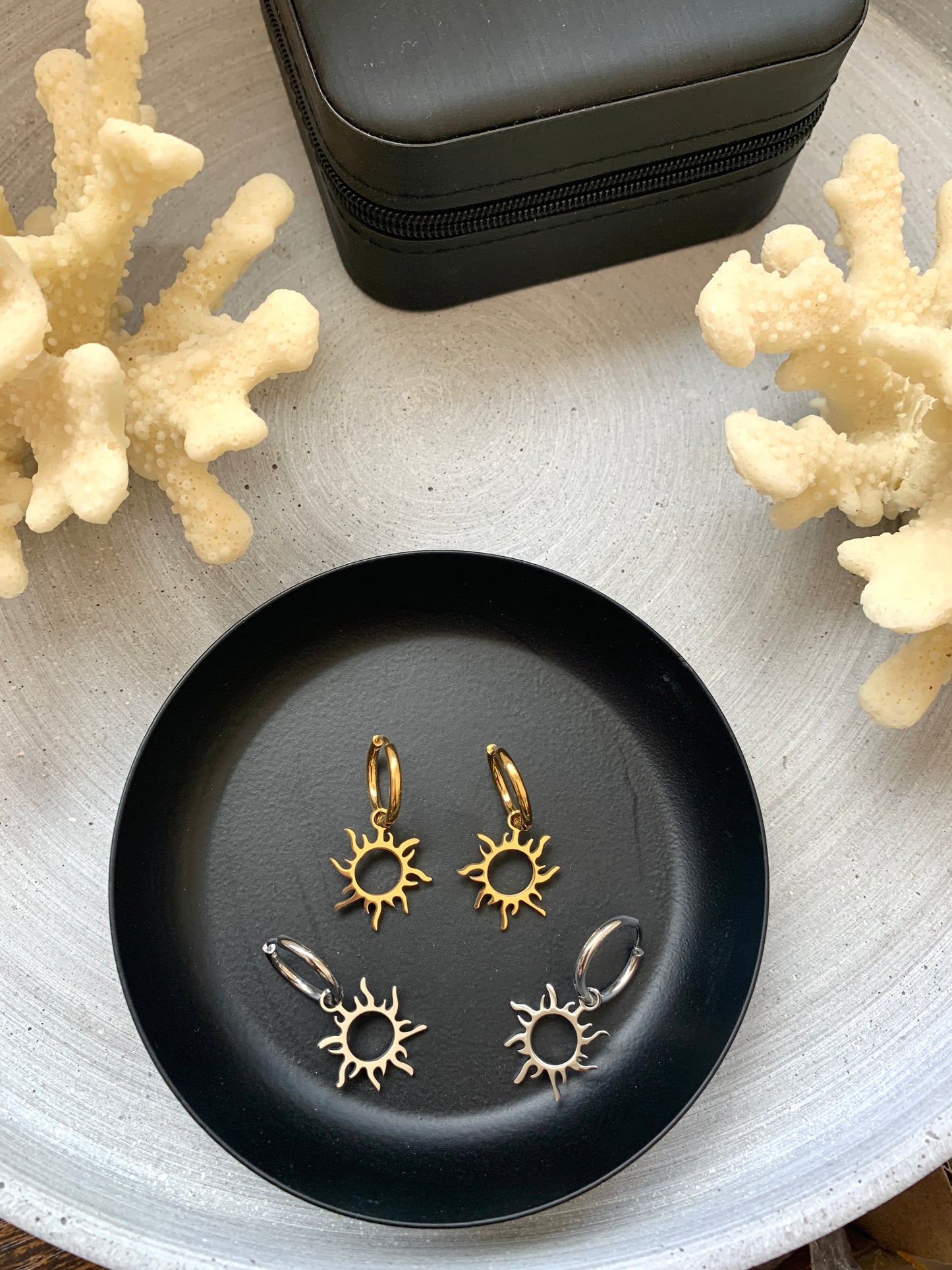Sonne Huggie Creolen Damen Edelstahl – Gold oder Silber, wasserfest & nickelfrei | NataschaWoge®