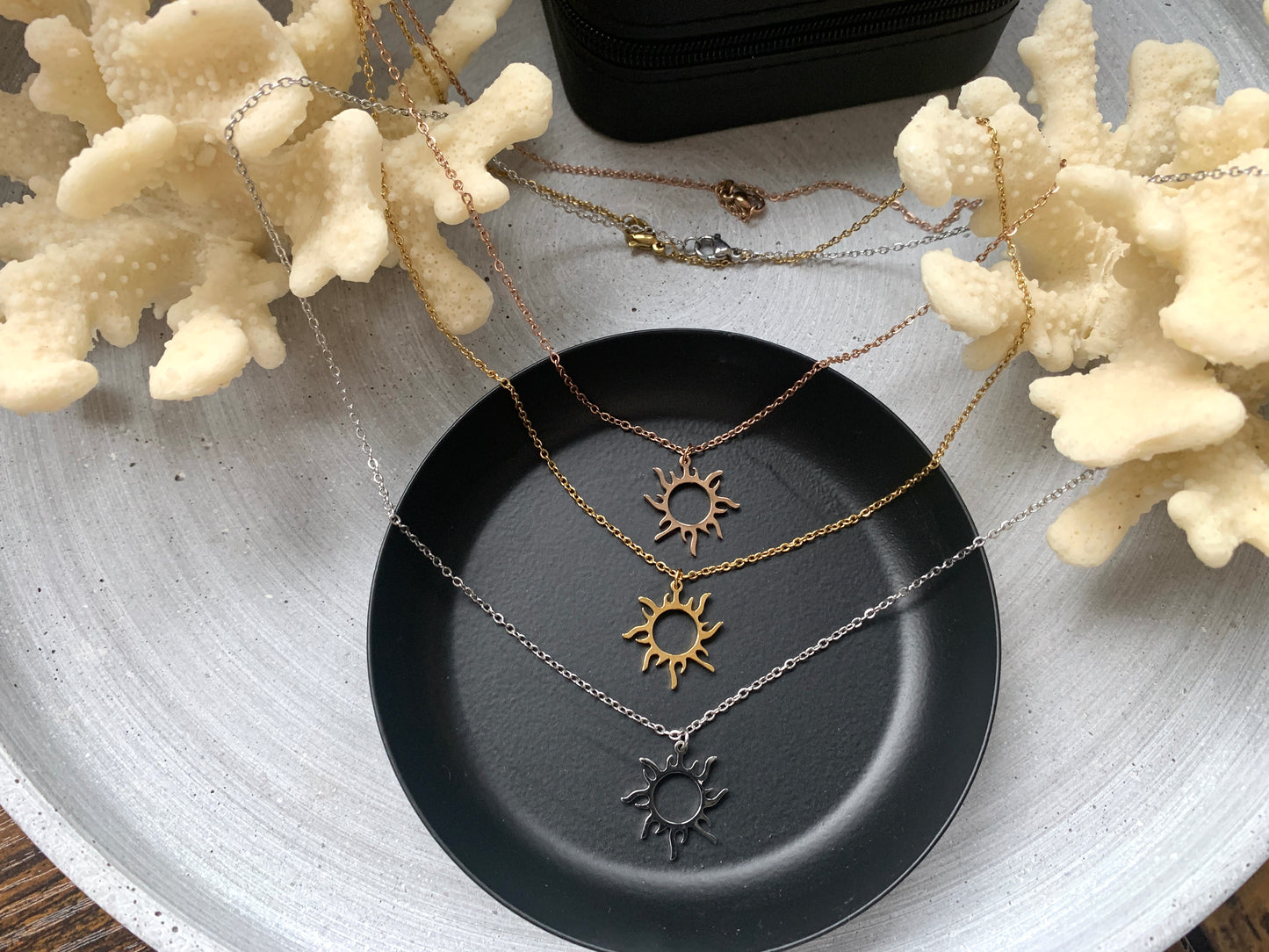 Sonnen Halskette – minimalistische Sun Halskette aus Edelstahl in Gold, Roségold oder Silber – Natascha Woge®