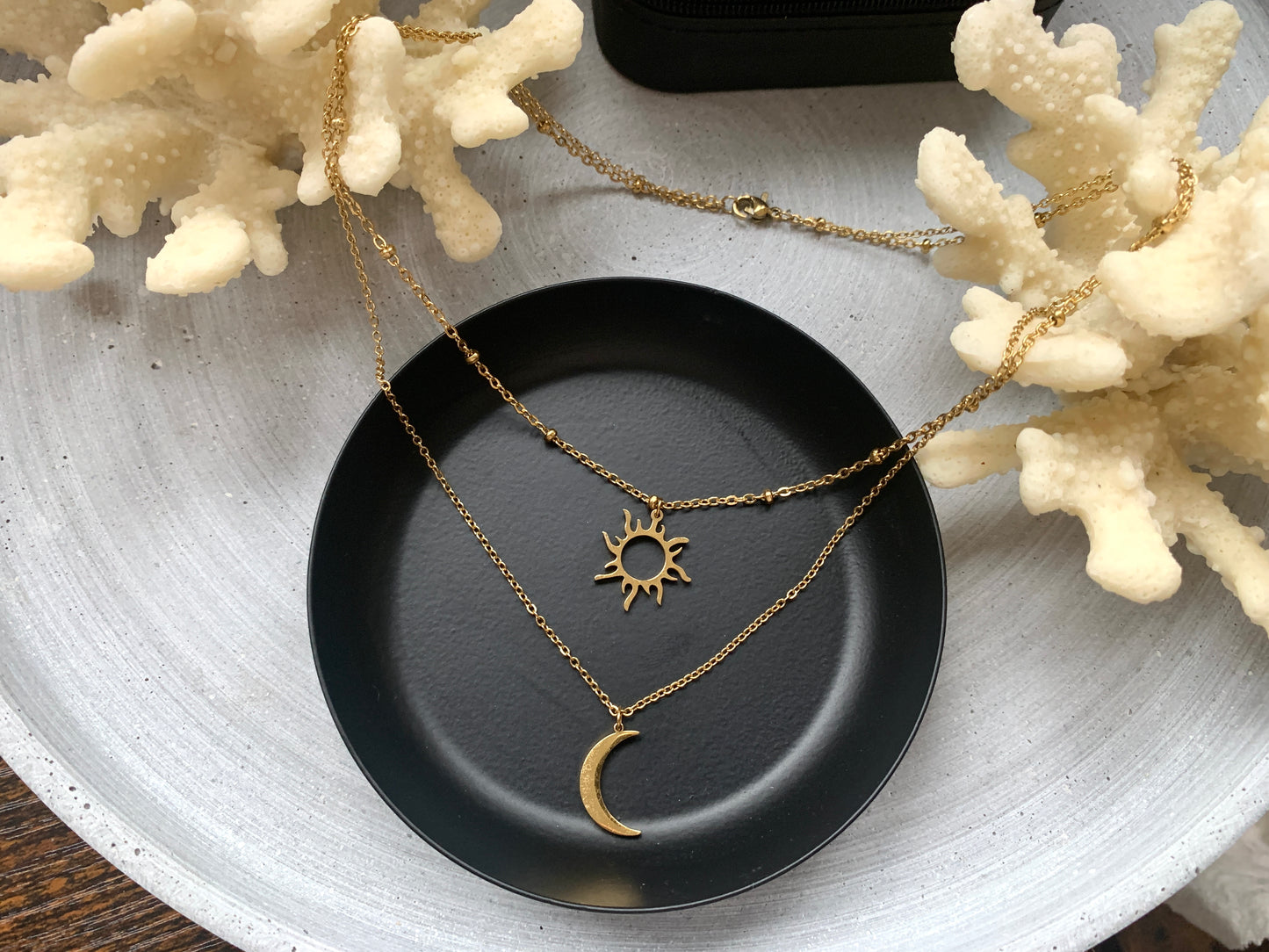 Sonne & Mond Halskette – minimalistischer Edelstahlschmuck in Gold oder Silber – Natascha Woge®