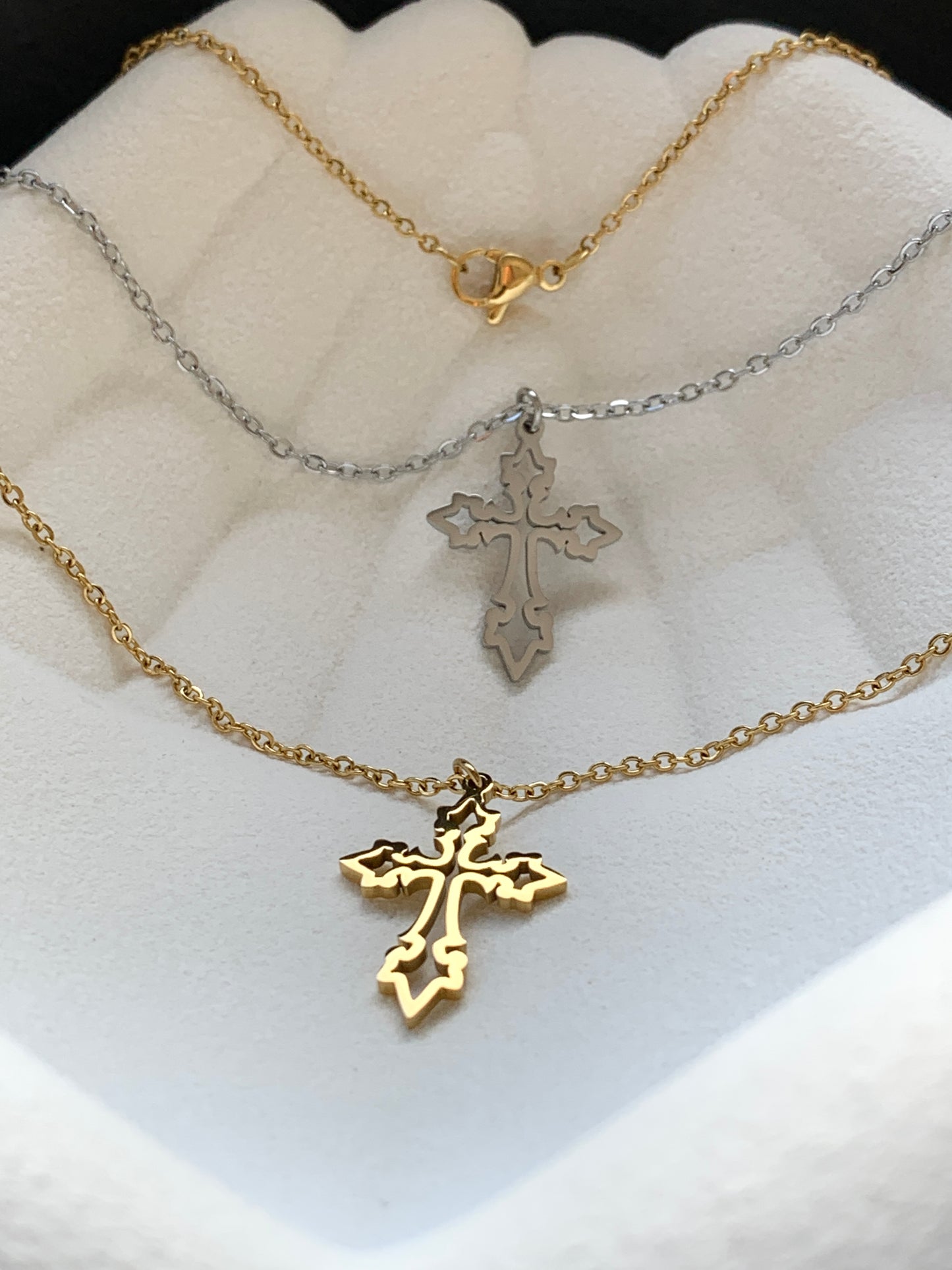 Kreuz Halskette – dezenter Edelstahlschmuck in Gold oder Silber – Natascha Woge®
