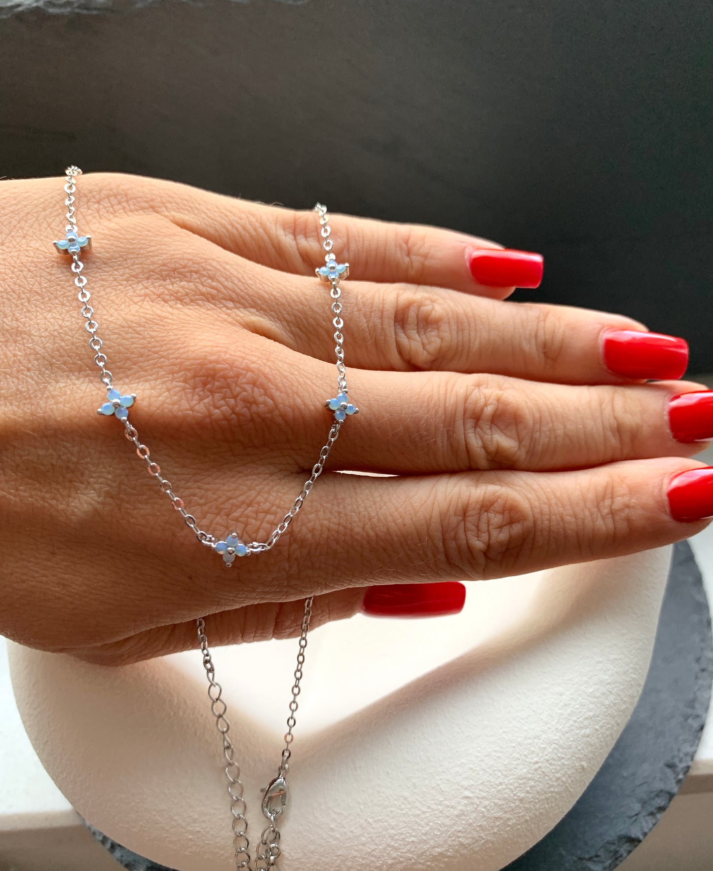 18K Gold Halskette mit blauen Blüten – minimalistische Charms – Natascha Woge®