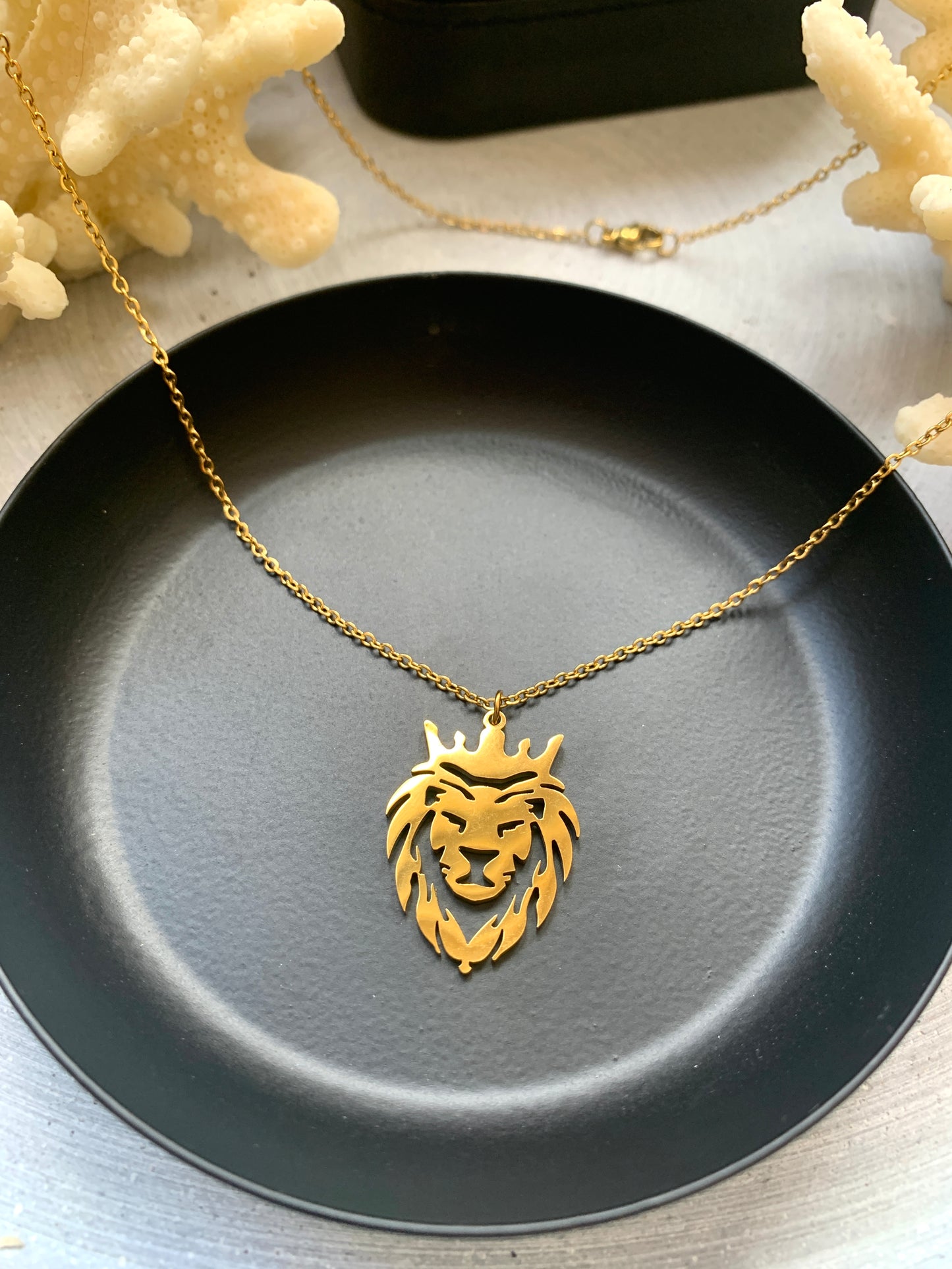 Löwe Halskette – minimalistischer Edelstahlschmuck in Gold oder Silber – Natascha Woge®