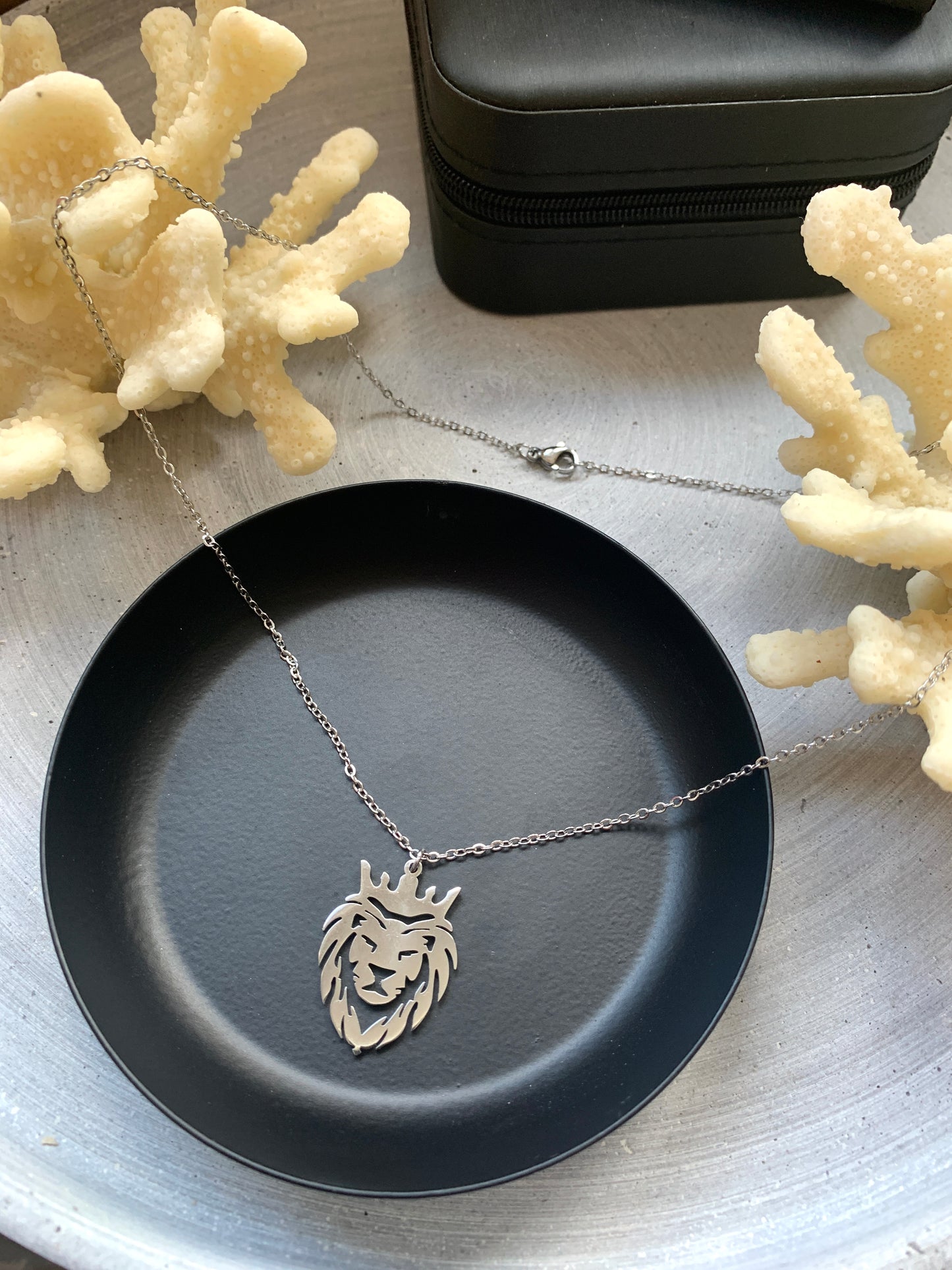 Löwe Halskette – minimalistischer Edelstahlschmuck in Gold oder Silber – Natascha Woge®