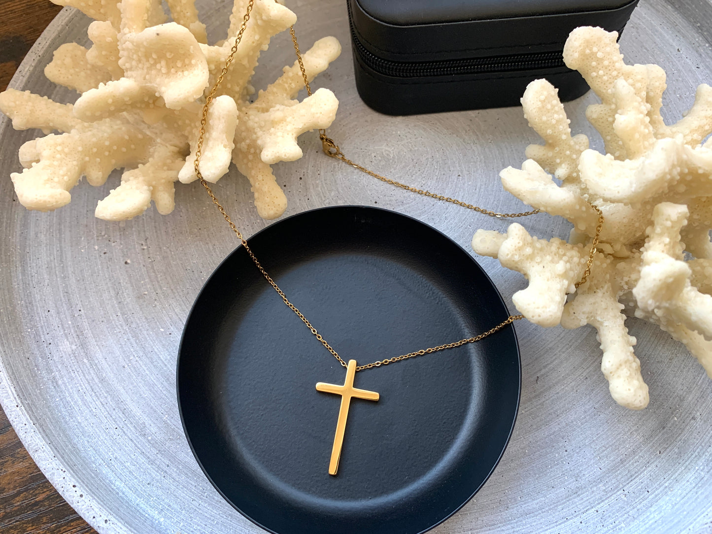 Große Kreuz Halskette – minimalistischer Edelstahlschmuck in Gold oder Silber – Natascha Woge®