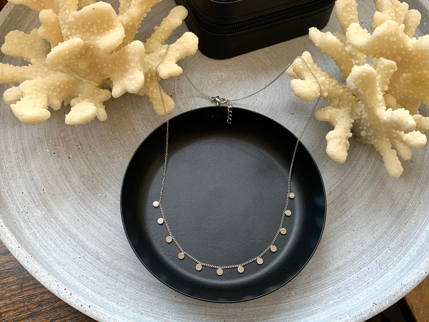 Zierliche Münzen Halskette – Minimalistischer Edelstahlschmuck in Gold oder Silber – Natascha Woge®