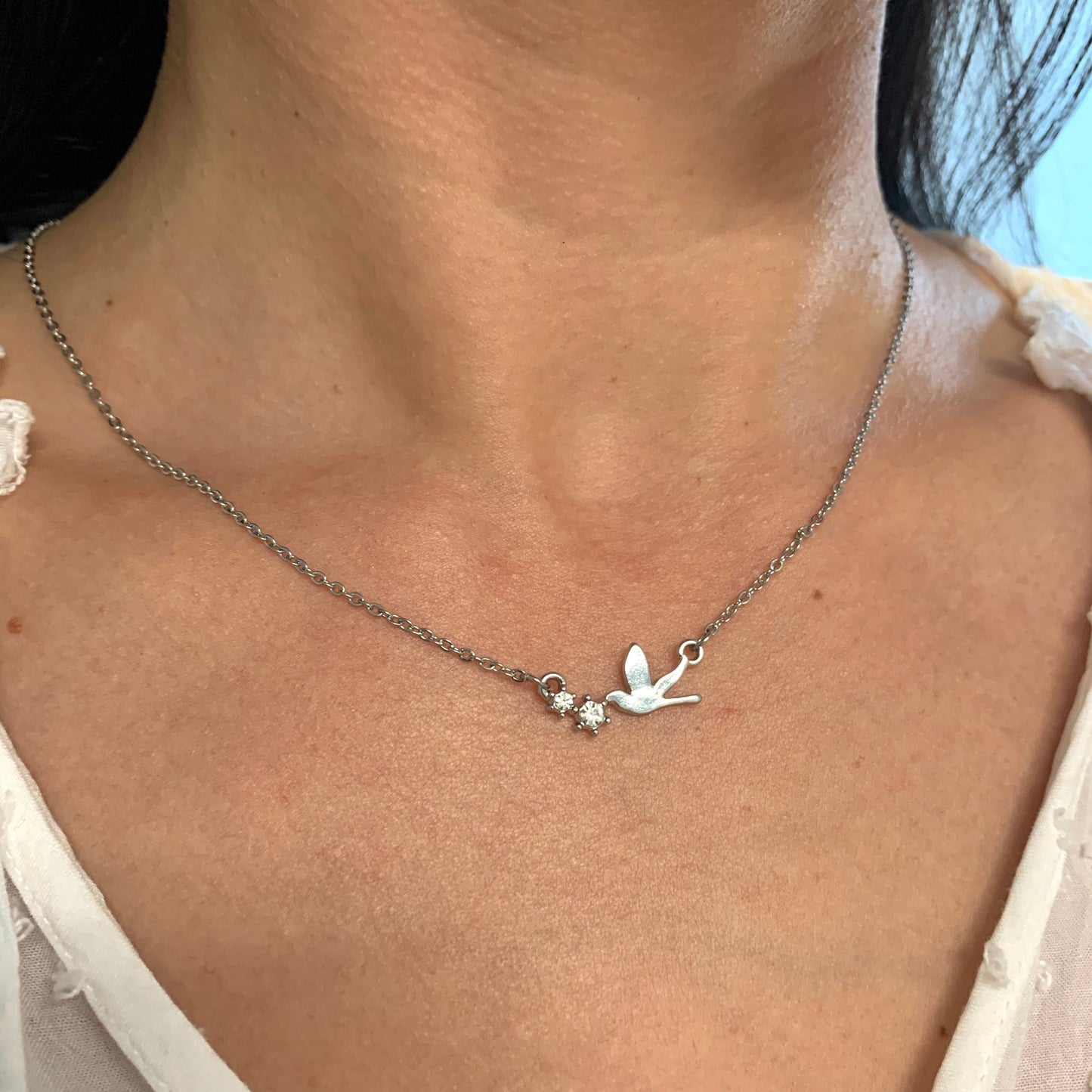 Taube Halskette – Friedenssymbol mit Zirkonia – Silberfarbener Schmuck – Natascha Woge®