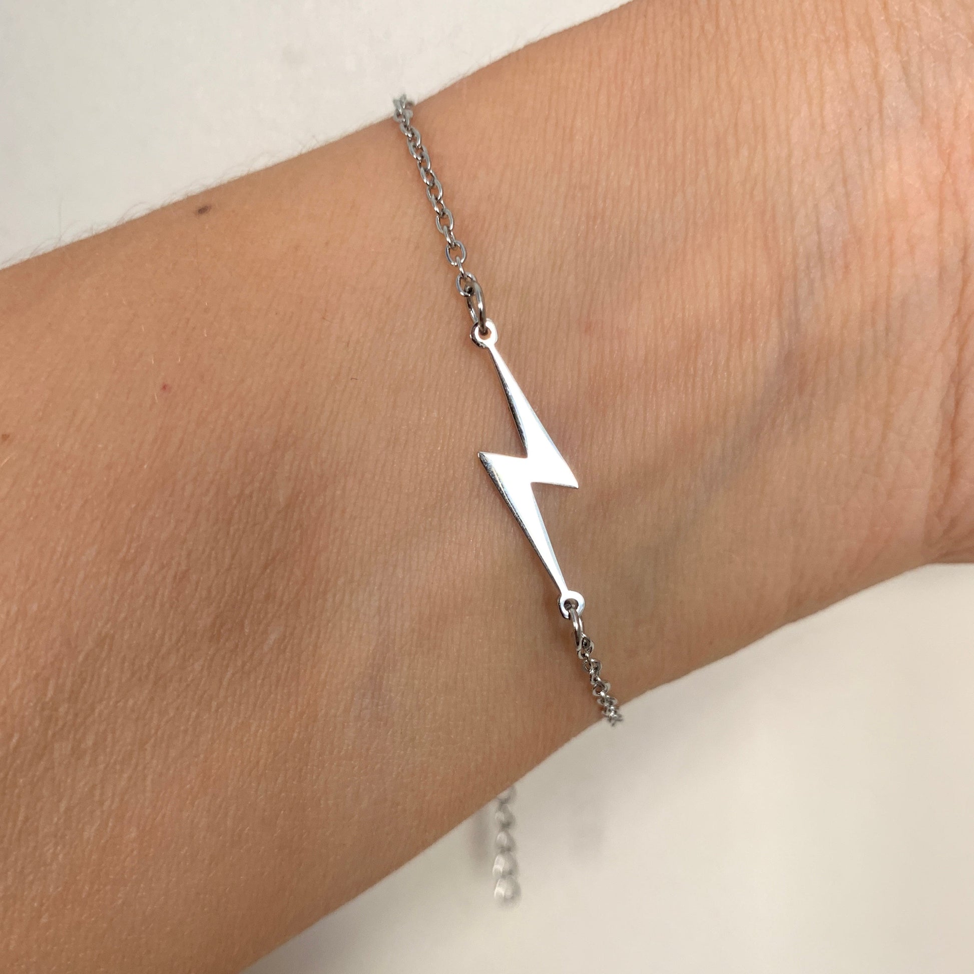 blitzarmband-edelstahl-gold-silber-minimalistisch-damenschmuck-natascha-woge