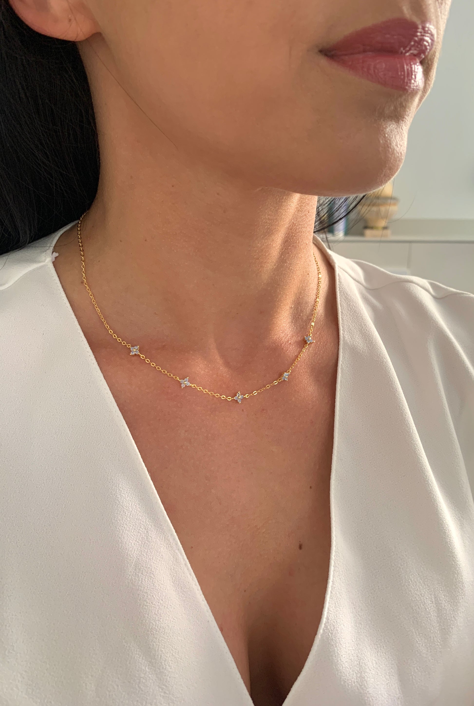 damen-halskette-blumenmotiv-gold-edelstahl-zeitlos-natascha-woge