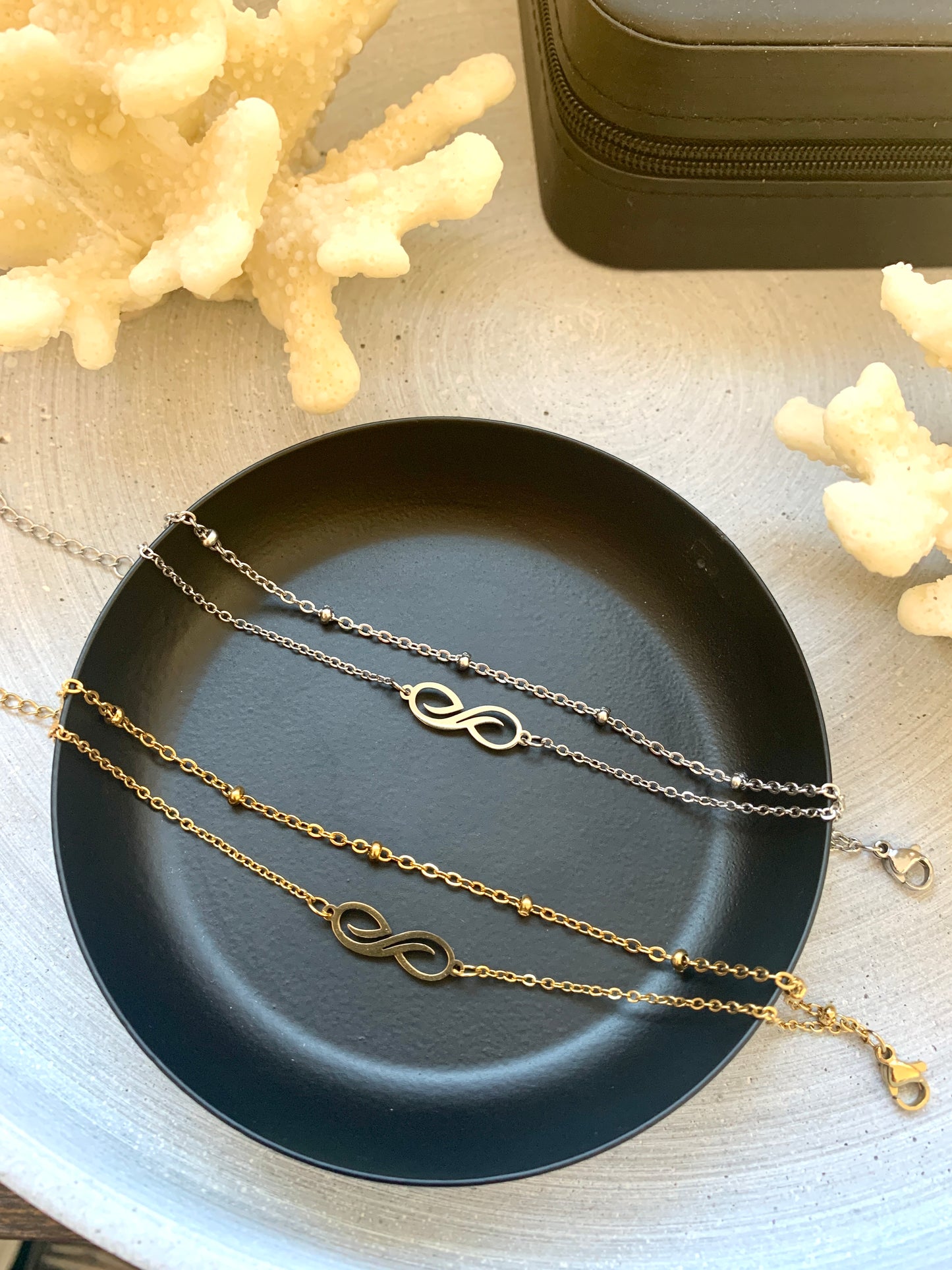 edelstahl-infinity-armband-gold-silber-produktansicht-natascha-woge