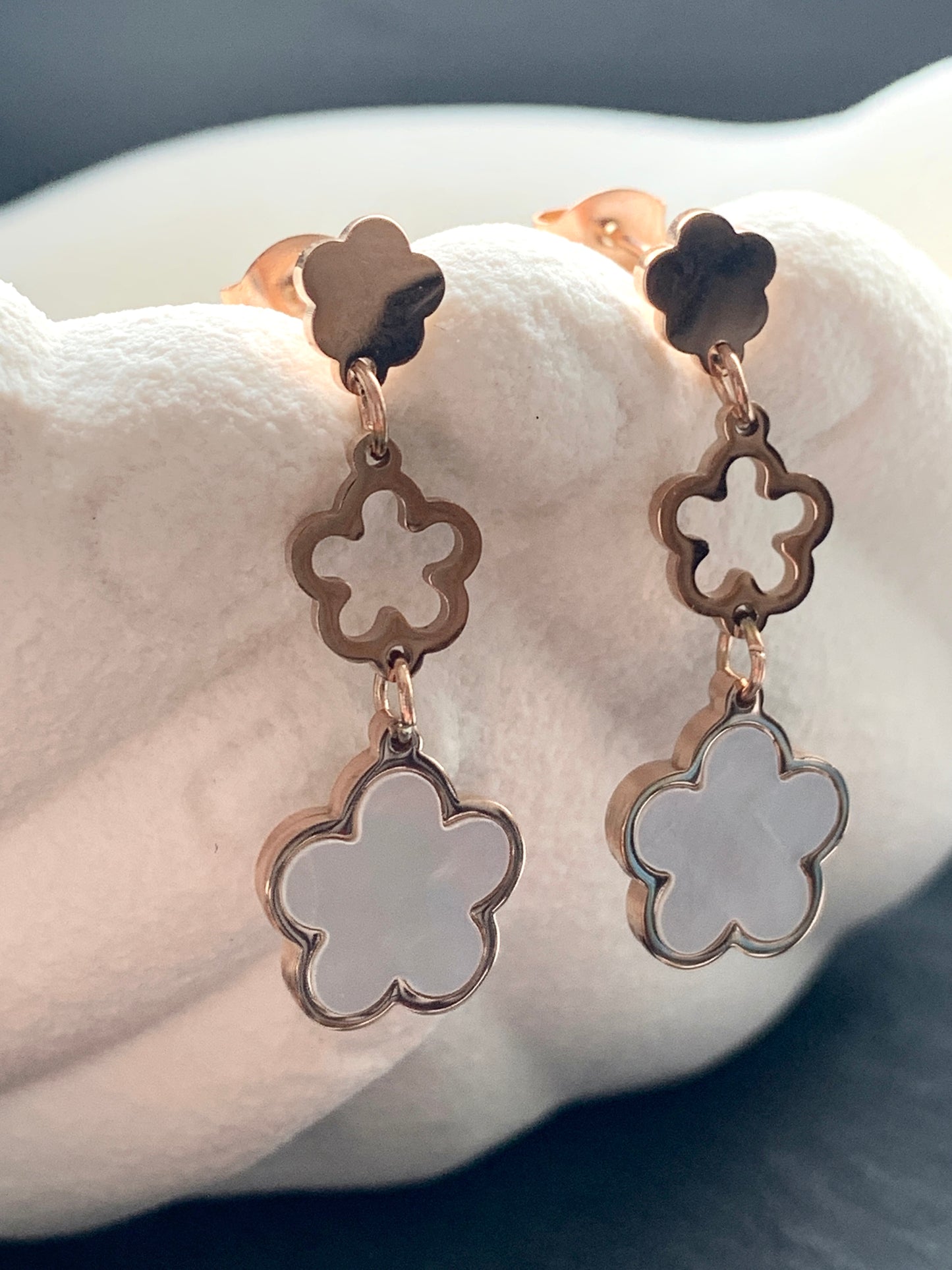 edelstahl-ohrringe-kleeblatt-rosegold-wasserfest-ohne-verfärben