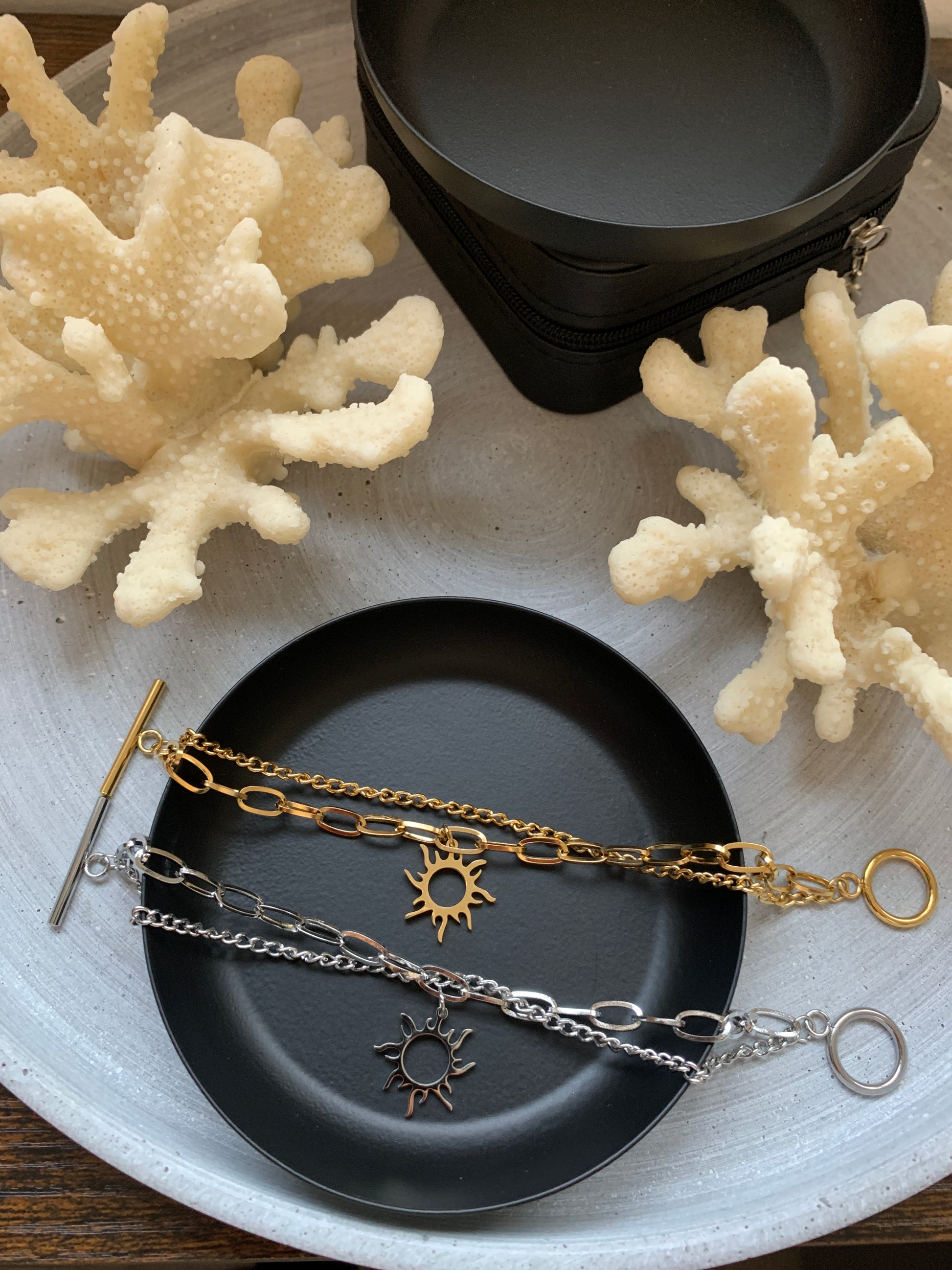 edelstahl-schmuck-armband-sonnenkreis-gold-silber-layering-look-natascha-woge