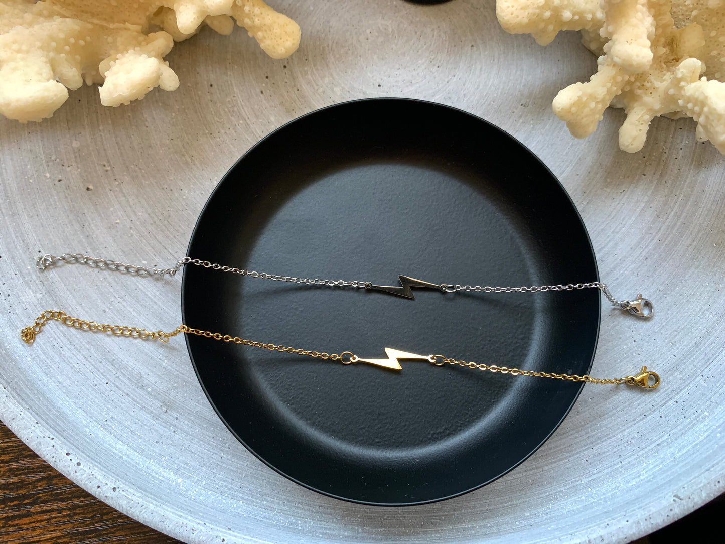 filigranes-armband-mit-blitz-edelstahl-gold-silber-natascha-woge