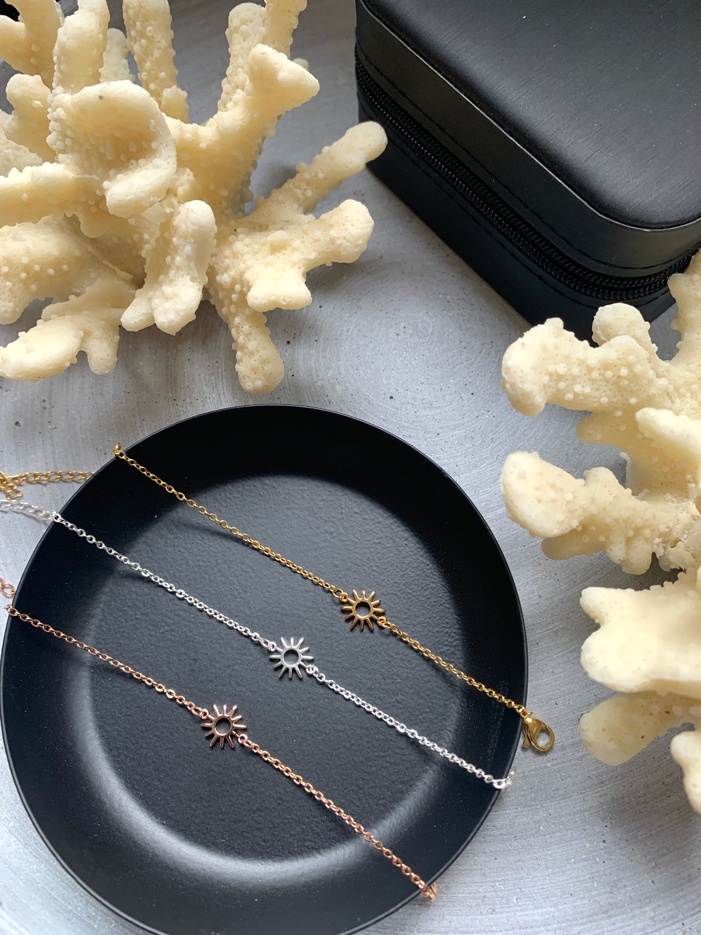 filigranes-armband-mit-sonne-edelstahl-gold-silber-rosegold-natascha-woge