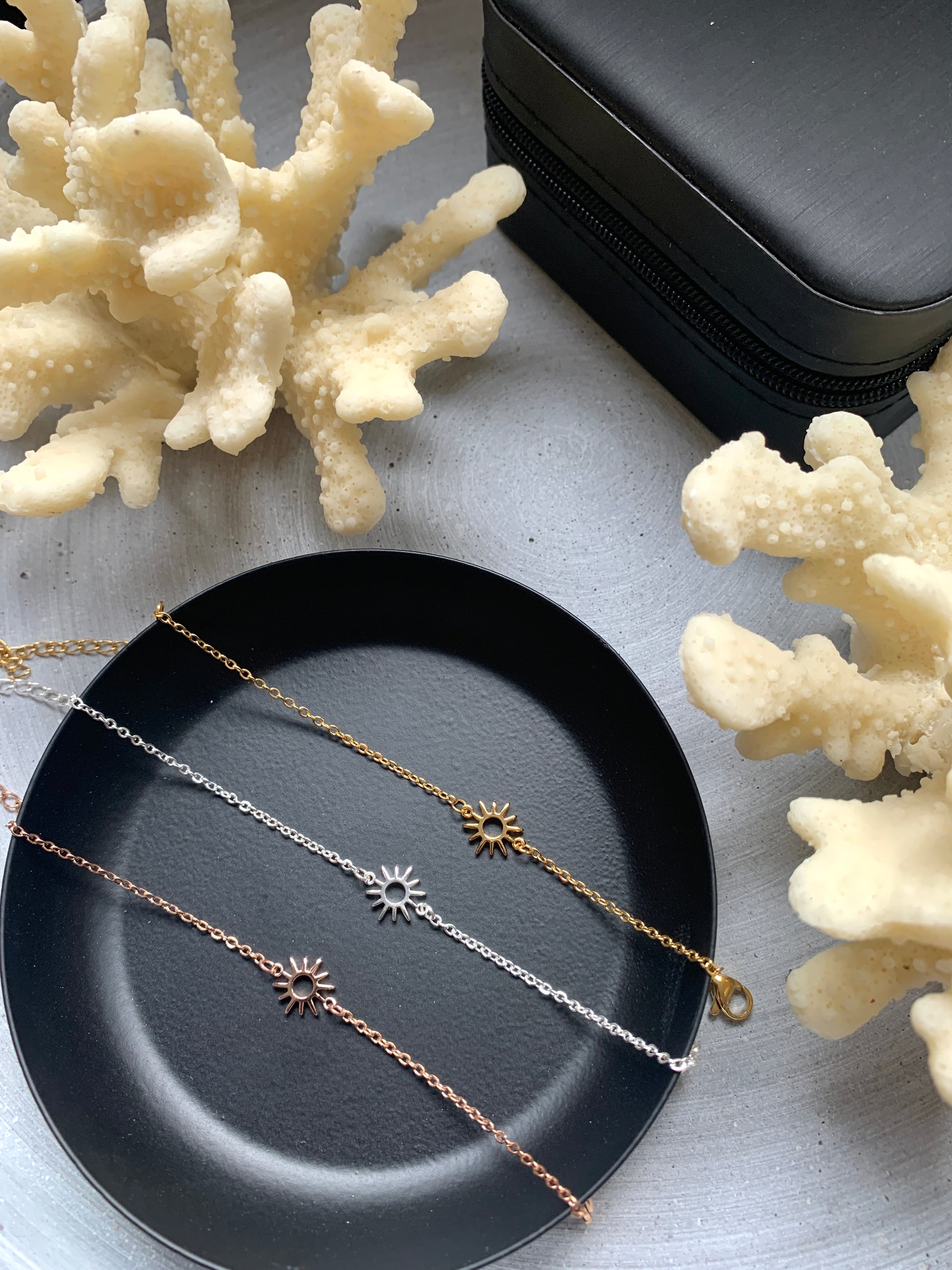 filigranes-armband-mit-sonne-edelstahl-gold-silber-rosegold-natascha-woge