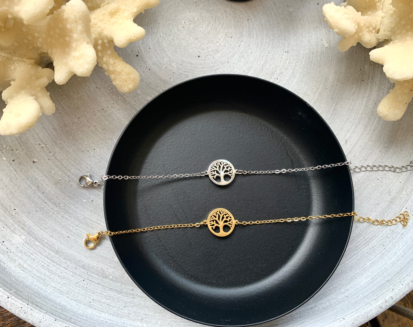 filigranes-lebensbaum-armband-edelstahl-gold-silber-am-handgelenk-natascha-woge