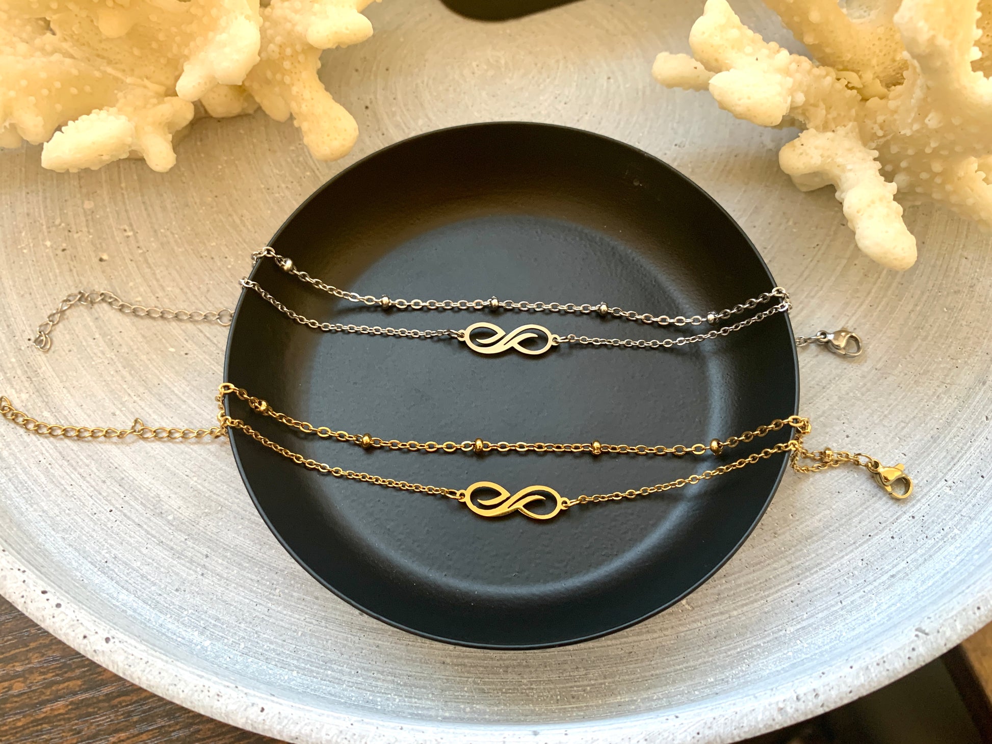 hochwertiger-edelstahlschmuck-infinity-armband-gold-silber-natascha-woge