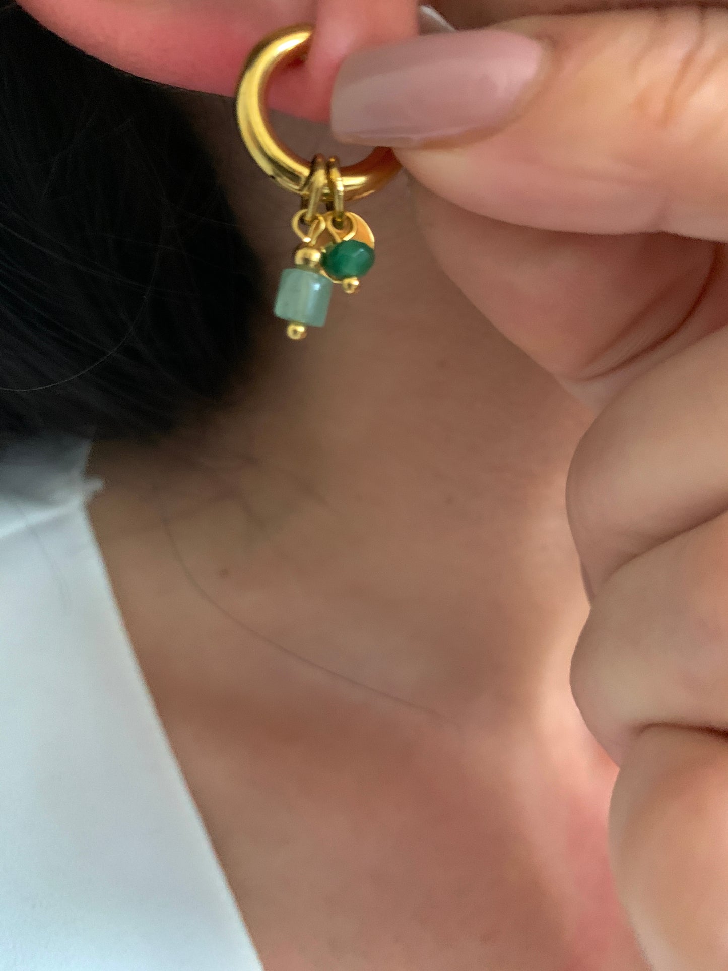 huggie-creolen-mit-naturstein-aventurin