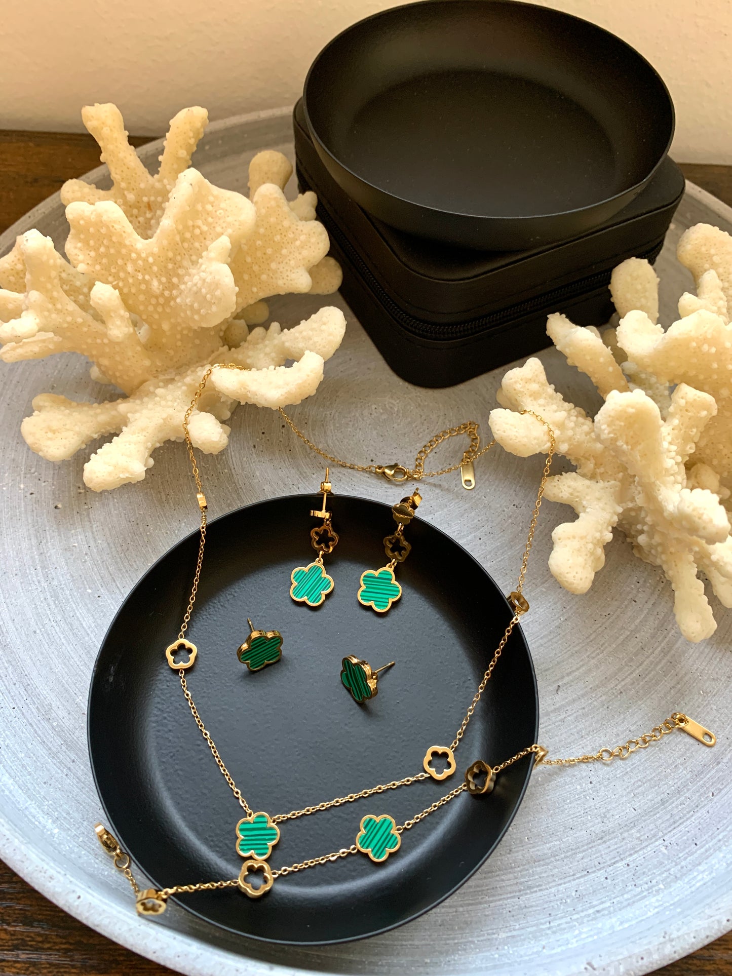 kleeblatt-design-ohrringe-gold-edelstahl-gruen-alltag-elegant