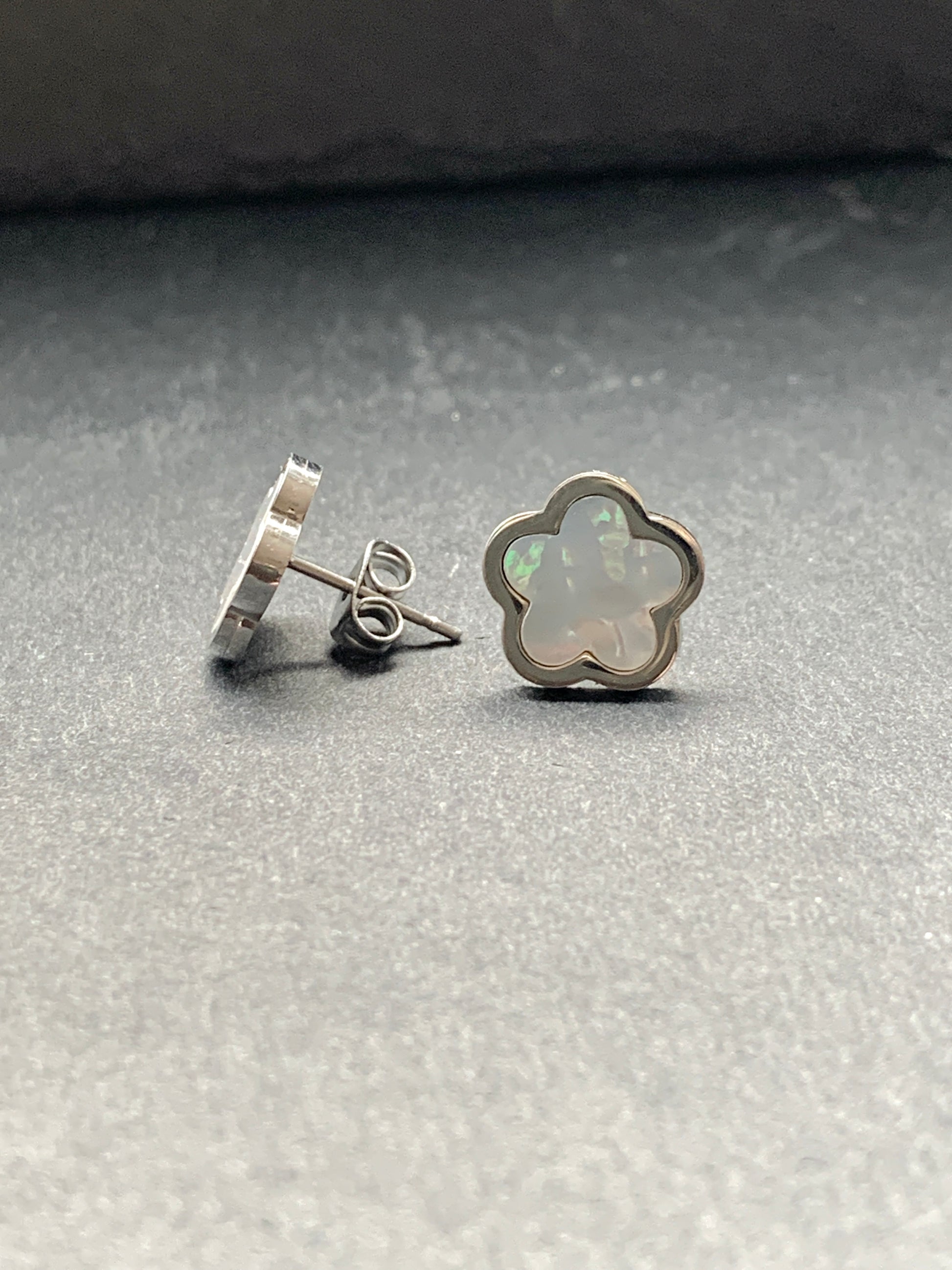 kleeblatt-design-ohrstecker-edelstahl-silber-wasserfest