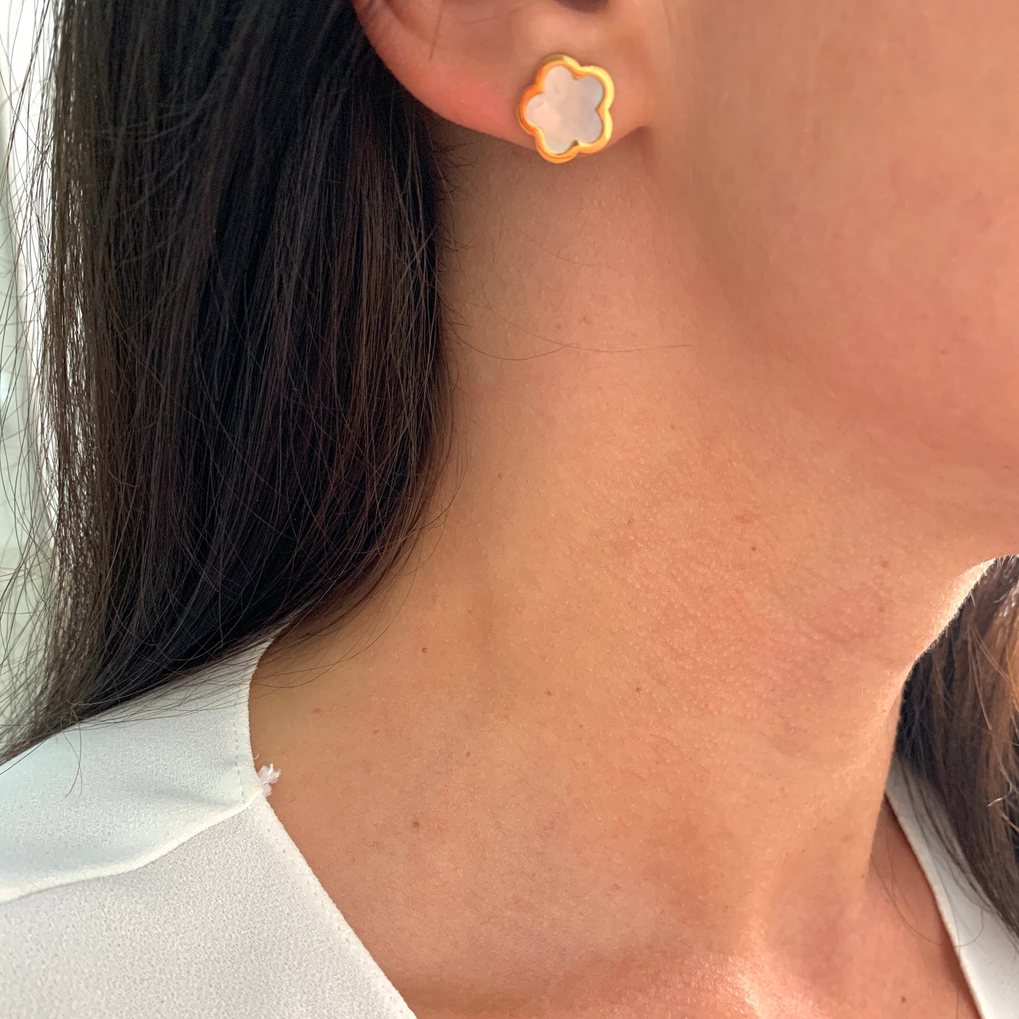 mini-kleeblatt-ohrstecker-edelstahl-gold-perlmutt-1-1cm