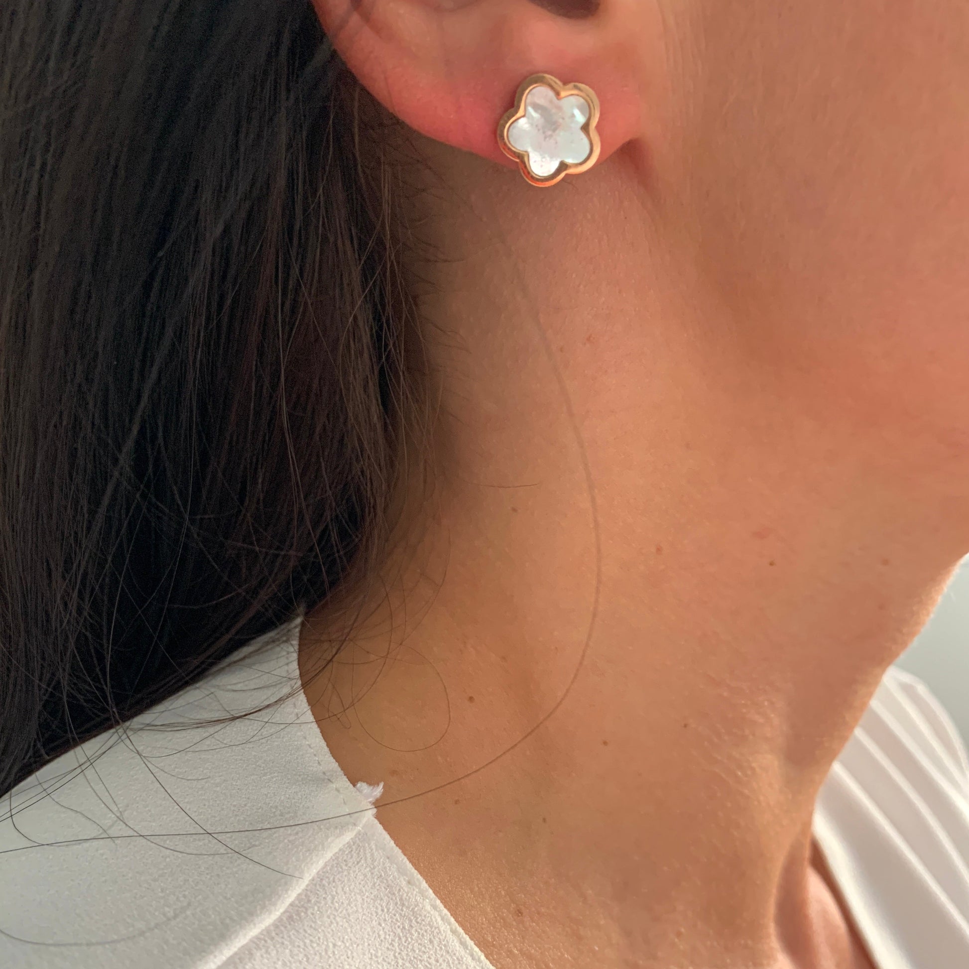 mini-kleeblatt-ohrstecker-edelstahl-gold-perlmutt