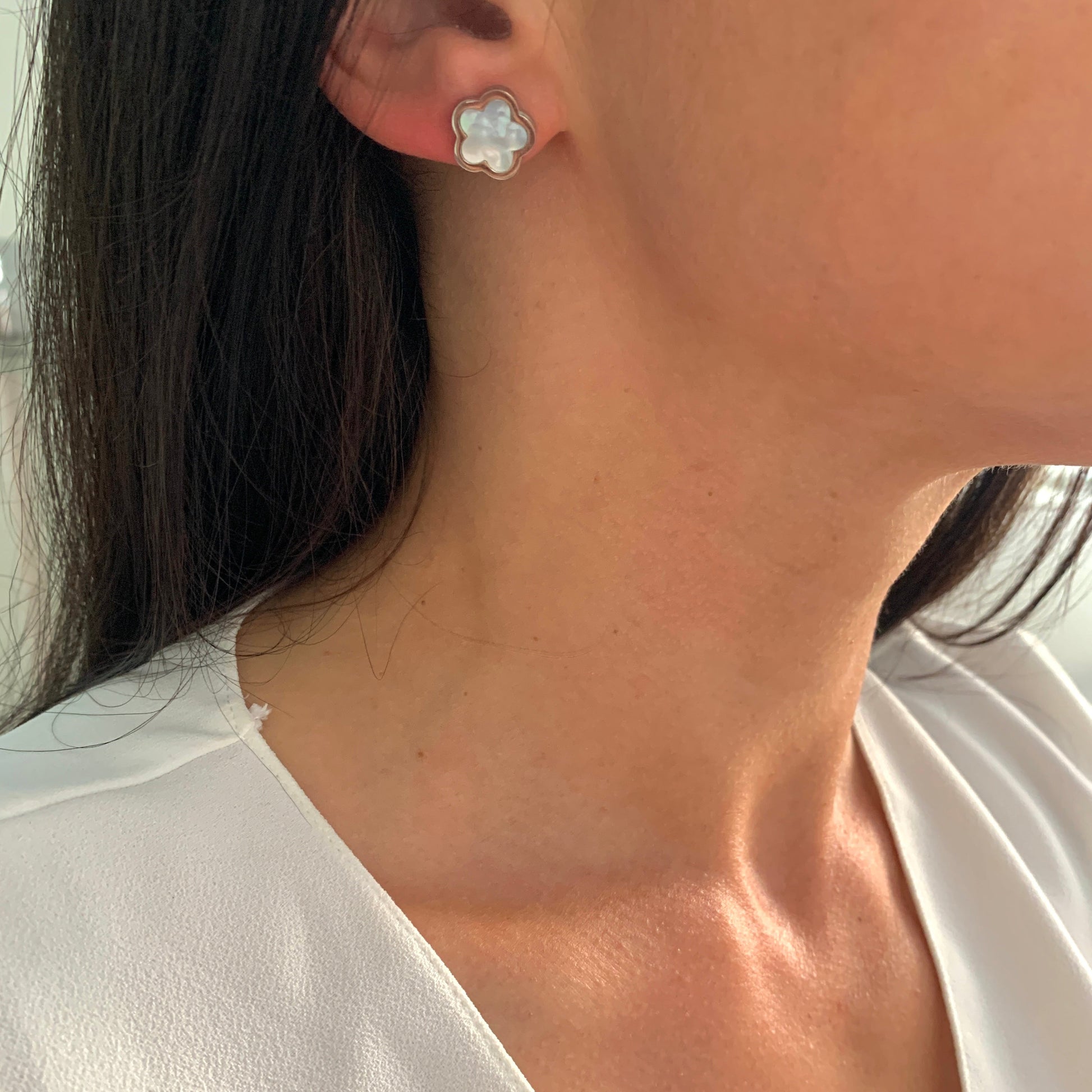 mini-kleeblatt-ohrstecker-edelstahl-silber-perlmutt-1-1cm