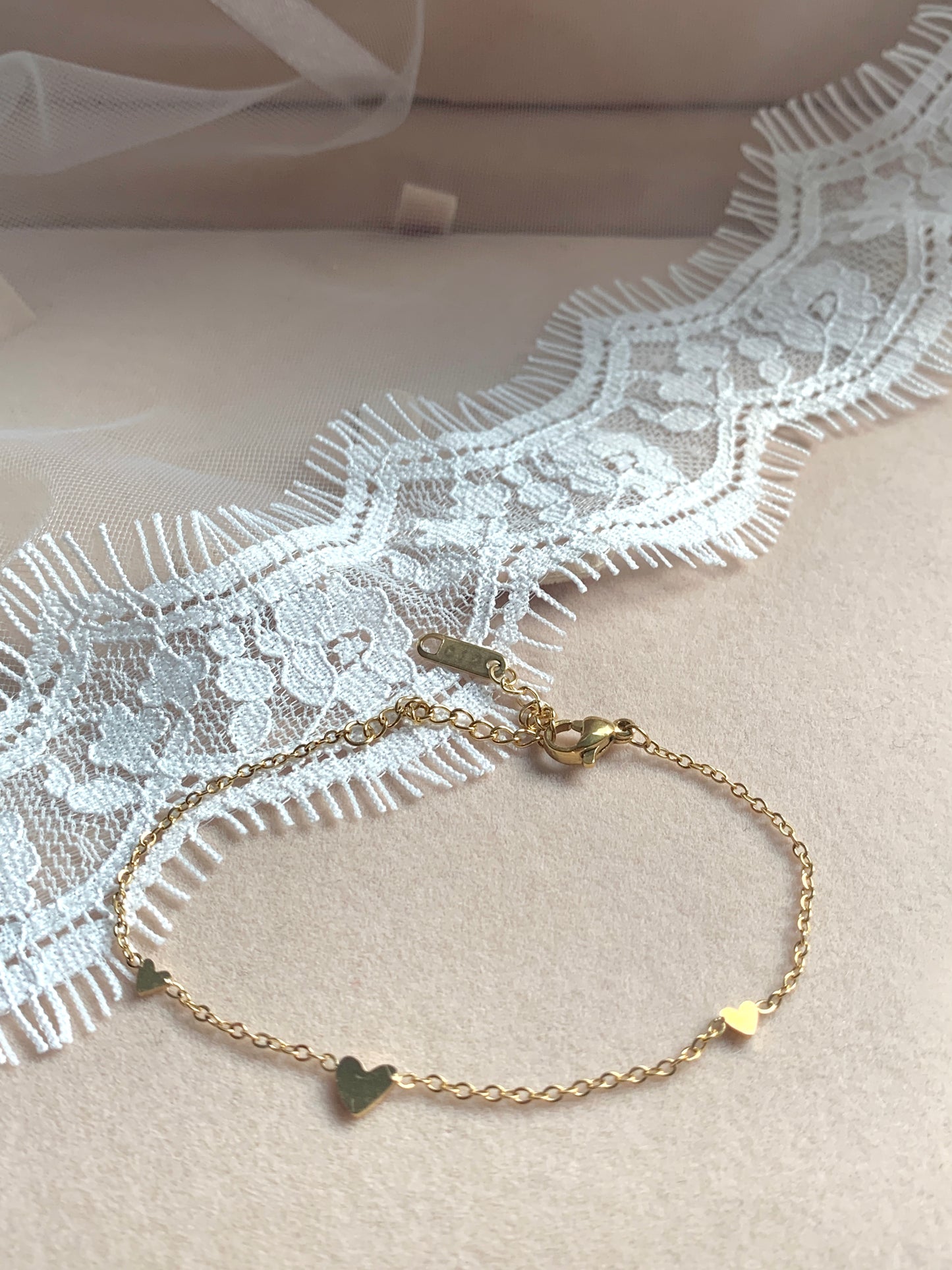 minimalistisches-herz-armband-gold-edelstahl-wasserfest-natascha-woge