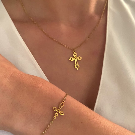 zeitloses-kreuzarmband-edelstahl-silber-und-gold-natascha-woge