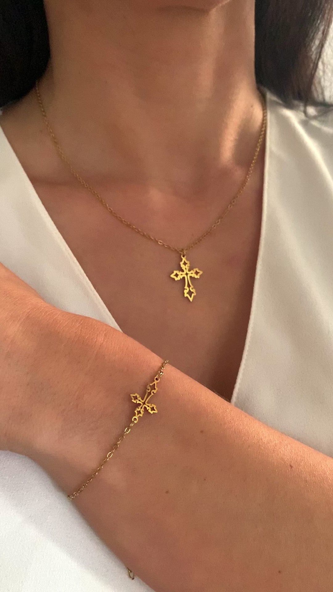 zeitloses-kreuzarmband-edelstahl-silber-und-gold-natascha-woge