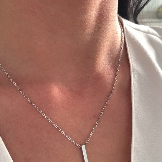 schlichte-edelstahl-ohrstecker-bar-design