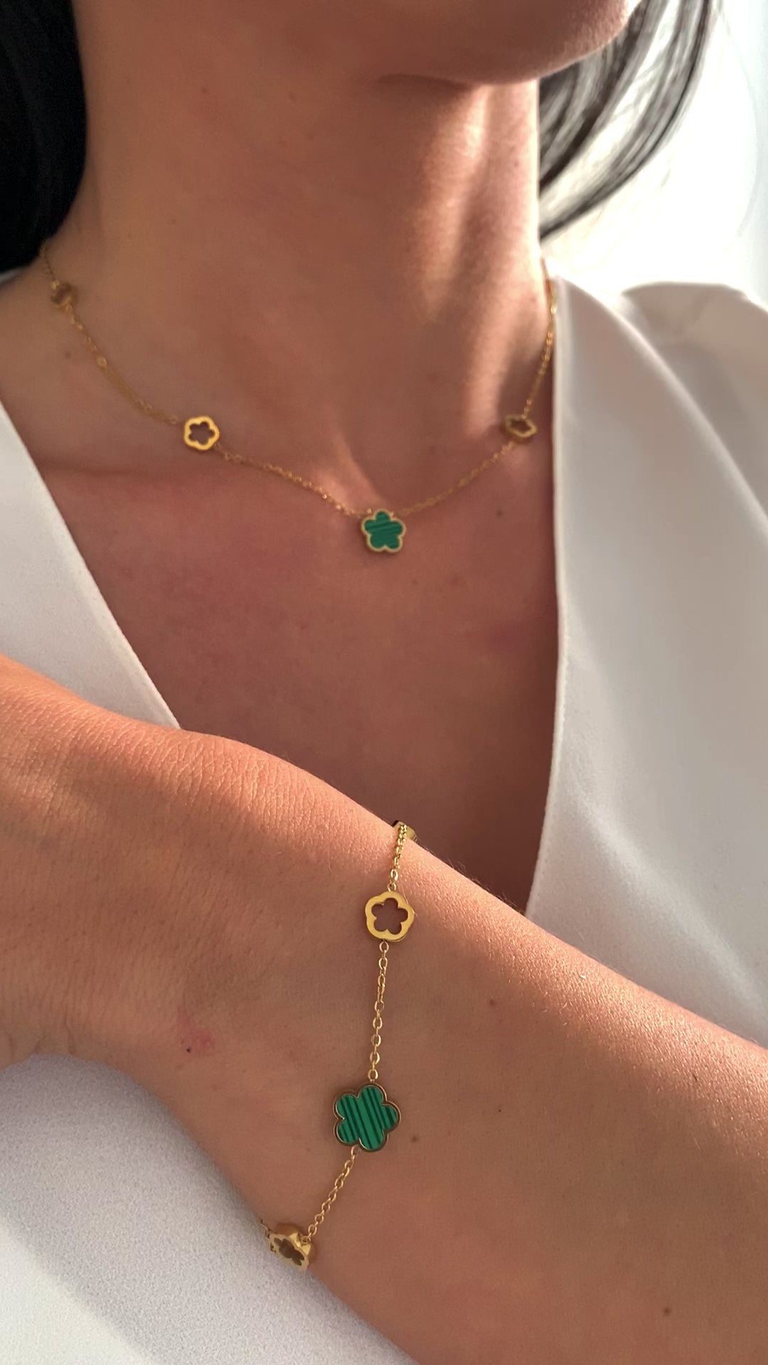 kleeblatt-ohrringe-gruen-gold-edelstahl-stecker-modern