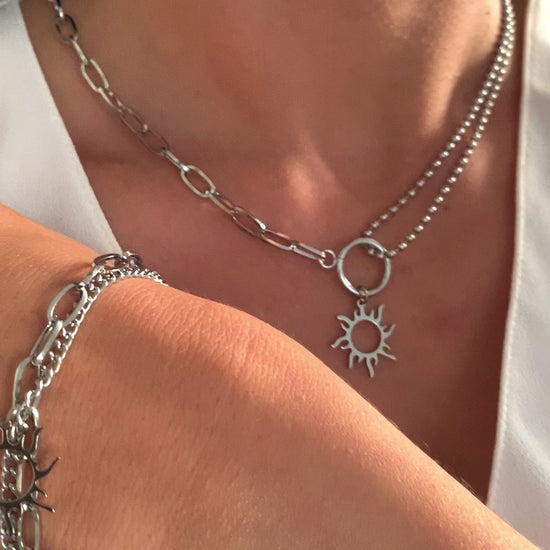 minimalistisches-sonnenarmband-edelstahl-gold-silber-getragen-natascha-woge