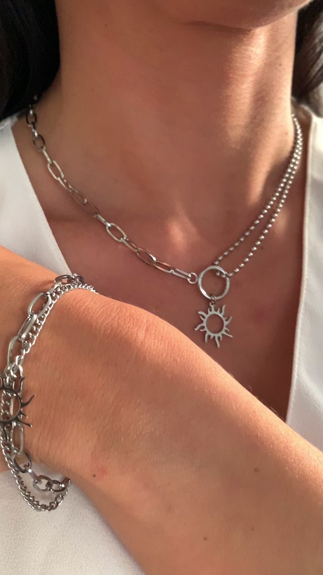 minimalistisches-sonnenarmband-edelstahl-gold-silber-getragen-natascha-woge