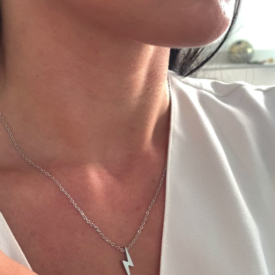 kleine-blitz-ohrringe-edelstahl-silber-gold-minimalistisch