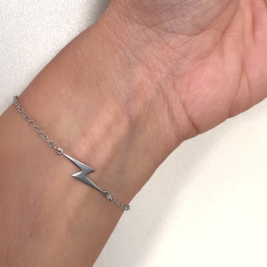 minimalistisches-blitzarmband-edelstahl-gold-silber-natascha-woge