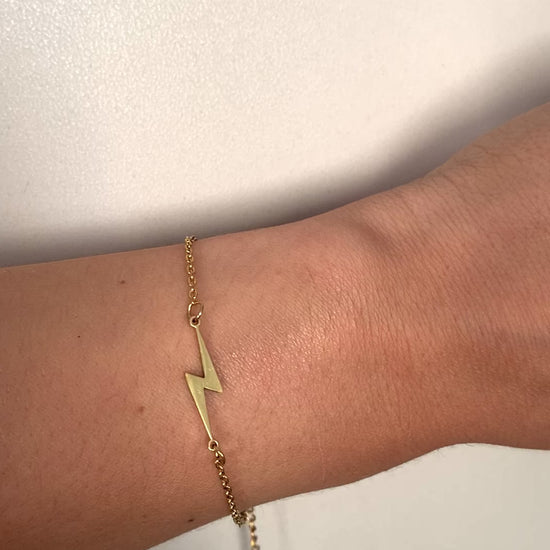 zeitloses-blitzarmband-edelstahl-gold-silber-minimal-design-natascha-woge