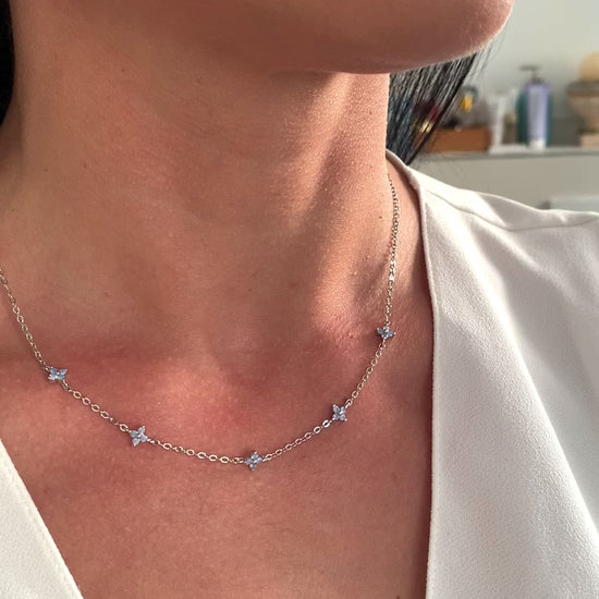 edelstahl-halskette-blumen-motiv-silber-minimalistisch-damenschmuck-natascha-woge