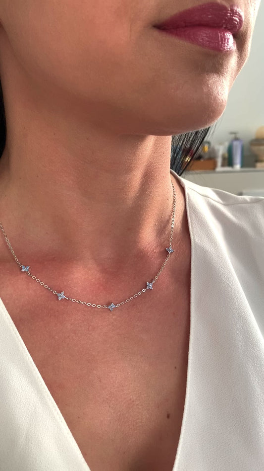 edelstahl-halskette-blumen-motiv-silber-minimalistisch-damenschmuck-natascha-woge