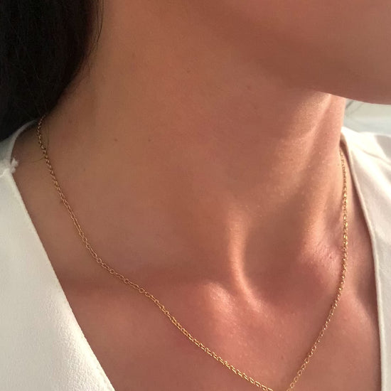 creolen-mit-sonnen-anhaenger-edelstahl-gold-schlichter-damen-schmuck